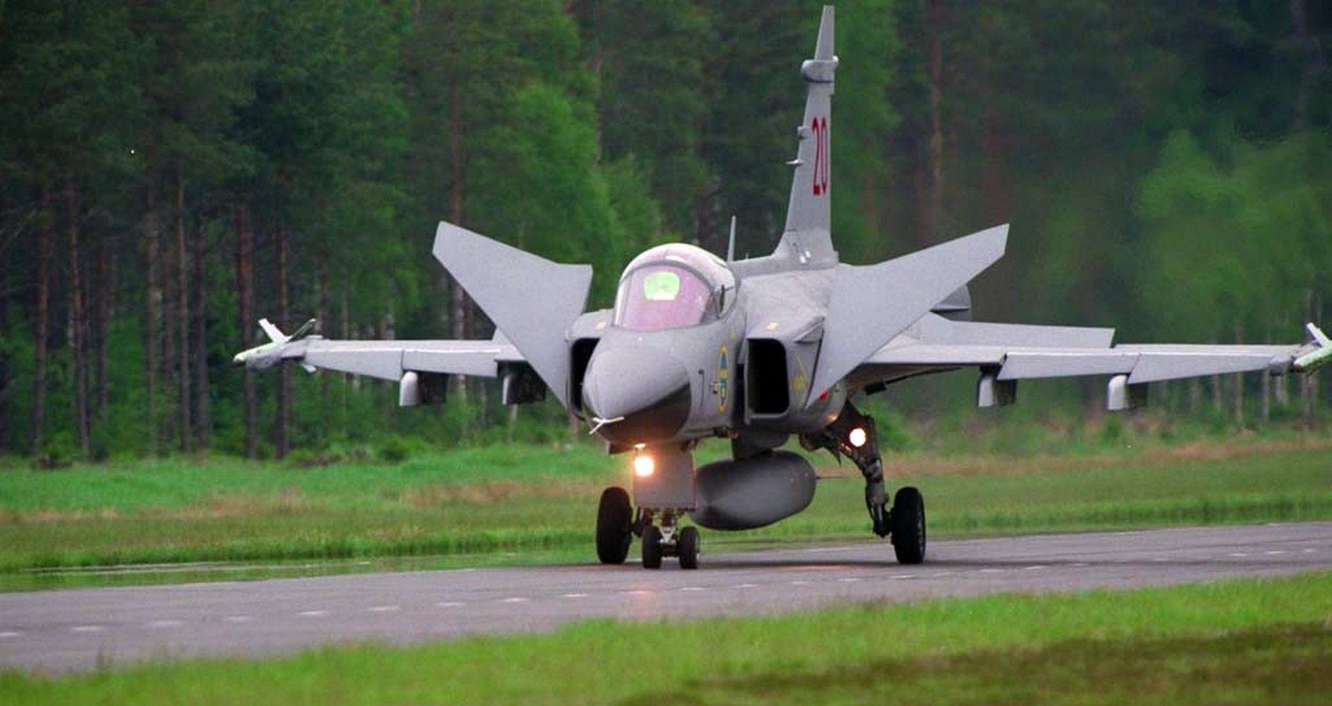 1920x1018 HD Swedish Multi Role Fighter JAS 39 Gripen Wallpaper. Air Fighter, Saab Jas 39 Gripen, Military Aircraft