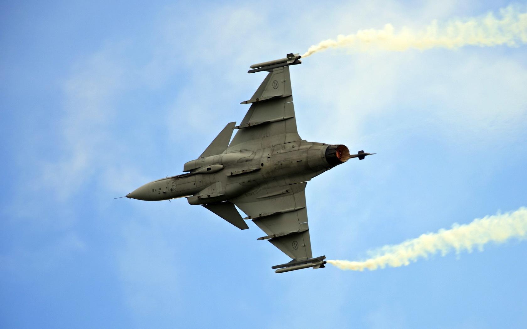 1680x1050 Military Saab JAS 39 Gripen Wallpaper:1680x1050