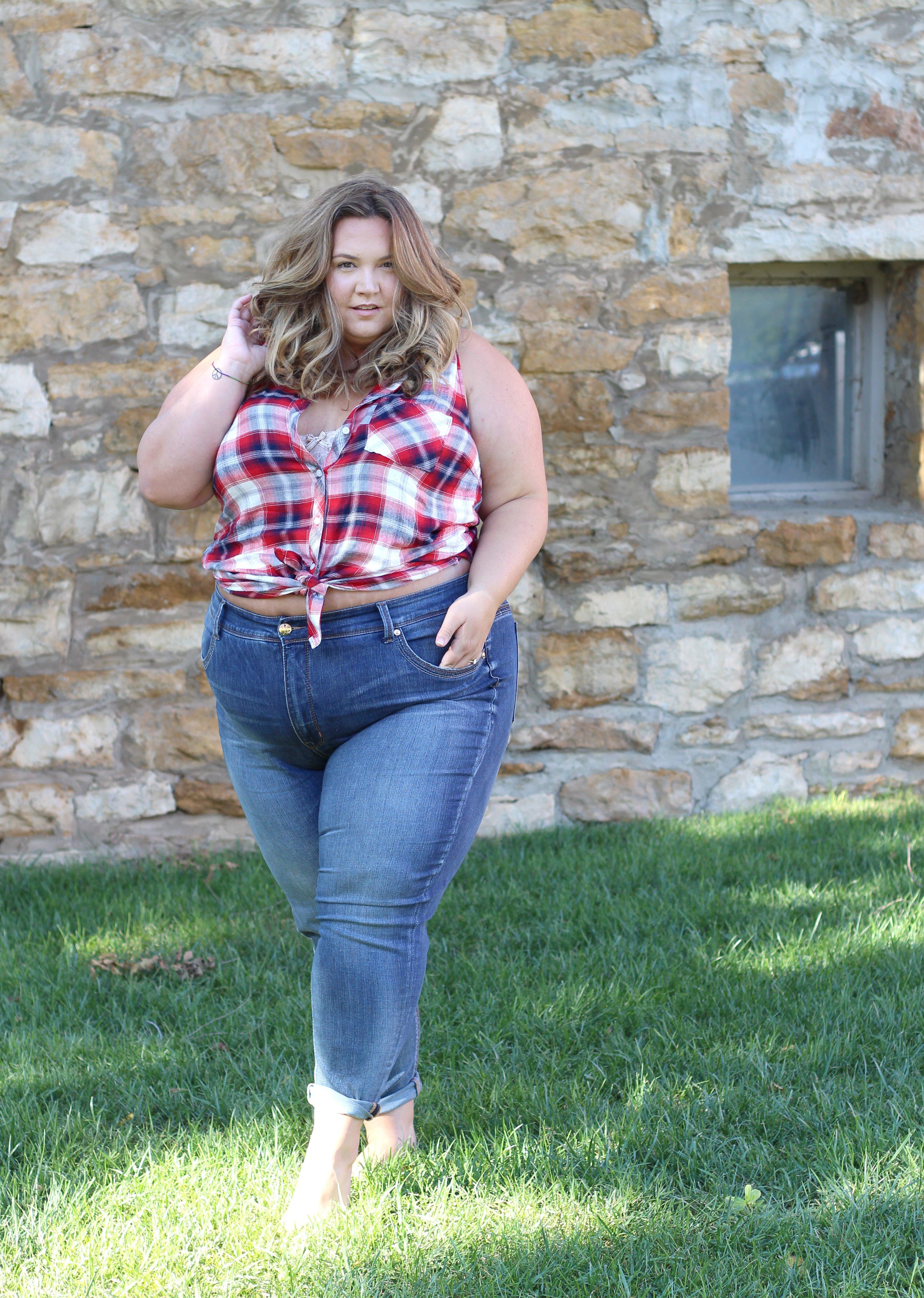 3144x4416 Fat Girl Wallpaper