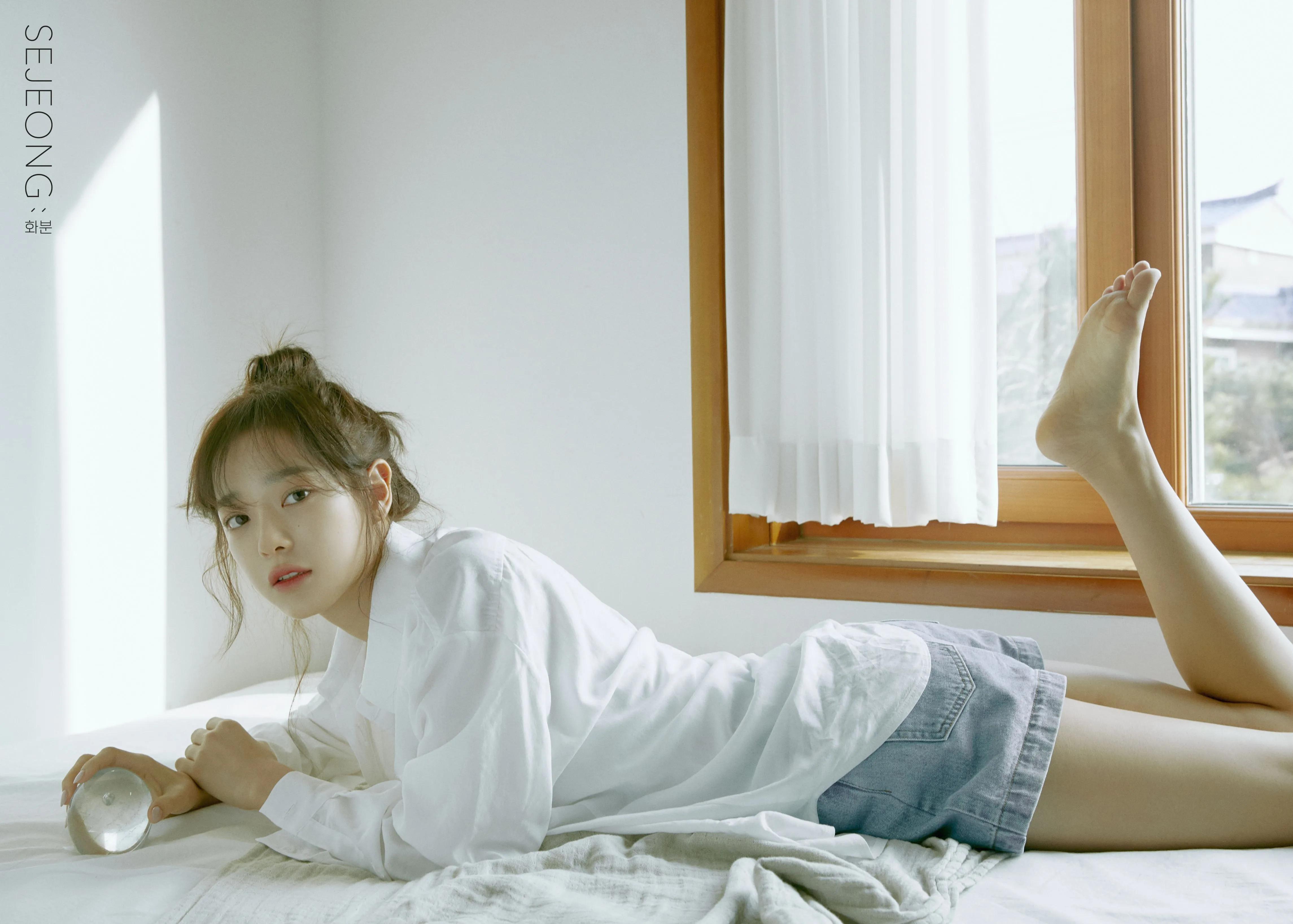4580x3272 Kim Sejeong K Pop Barefoot Korean Women Asian Wallpaper:4580x3272