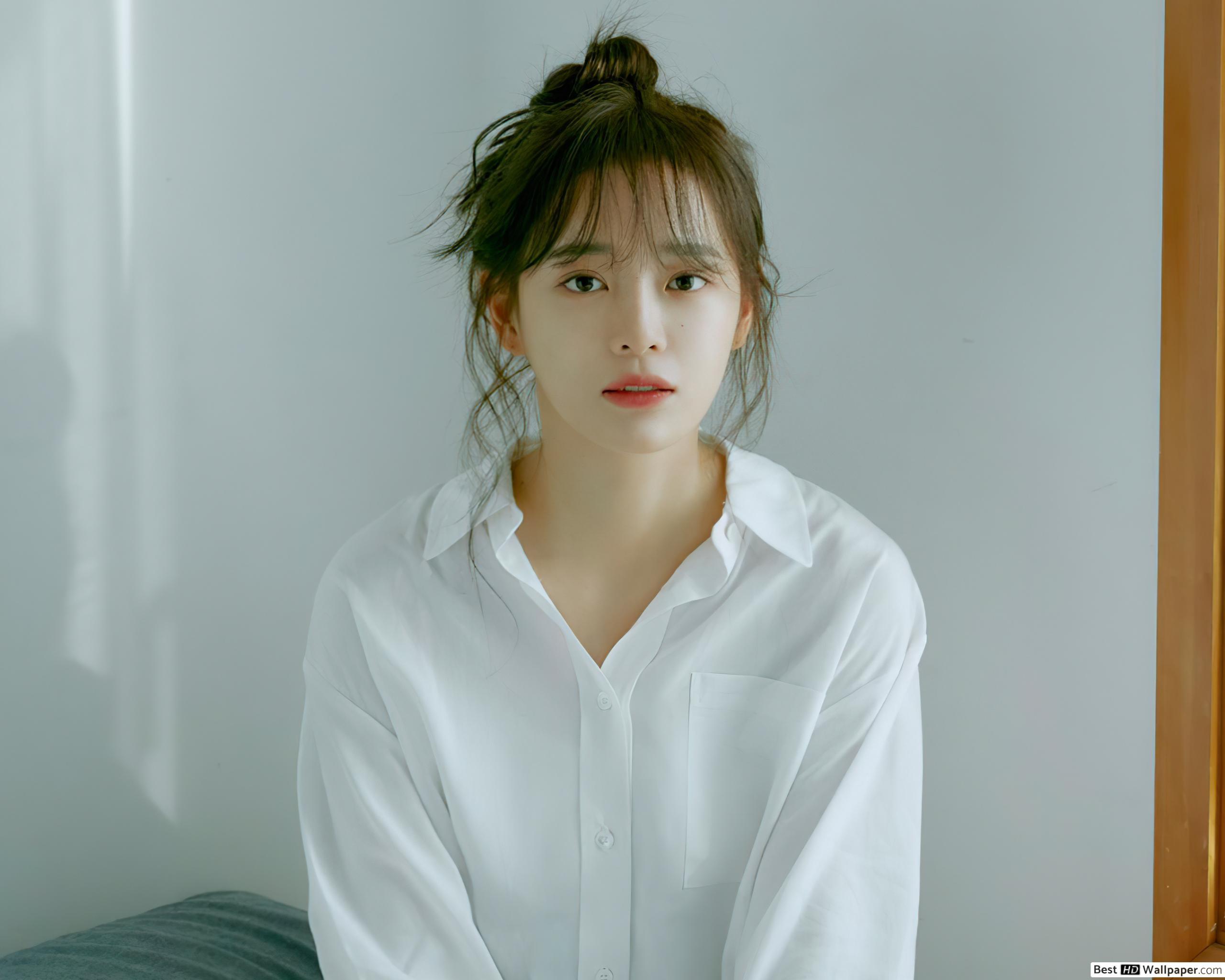 2560x2048 Adhurues Sejeong Në 'Plant' MV (The Album 2020) Xhirime Nga Gugudan (K Pop Band) Shkarkim Letër Muri HD