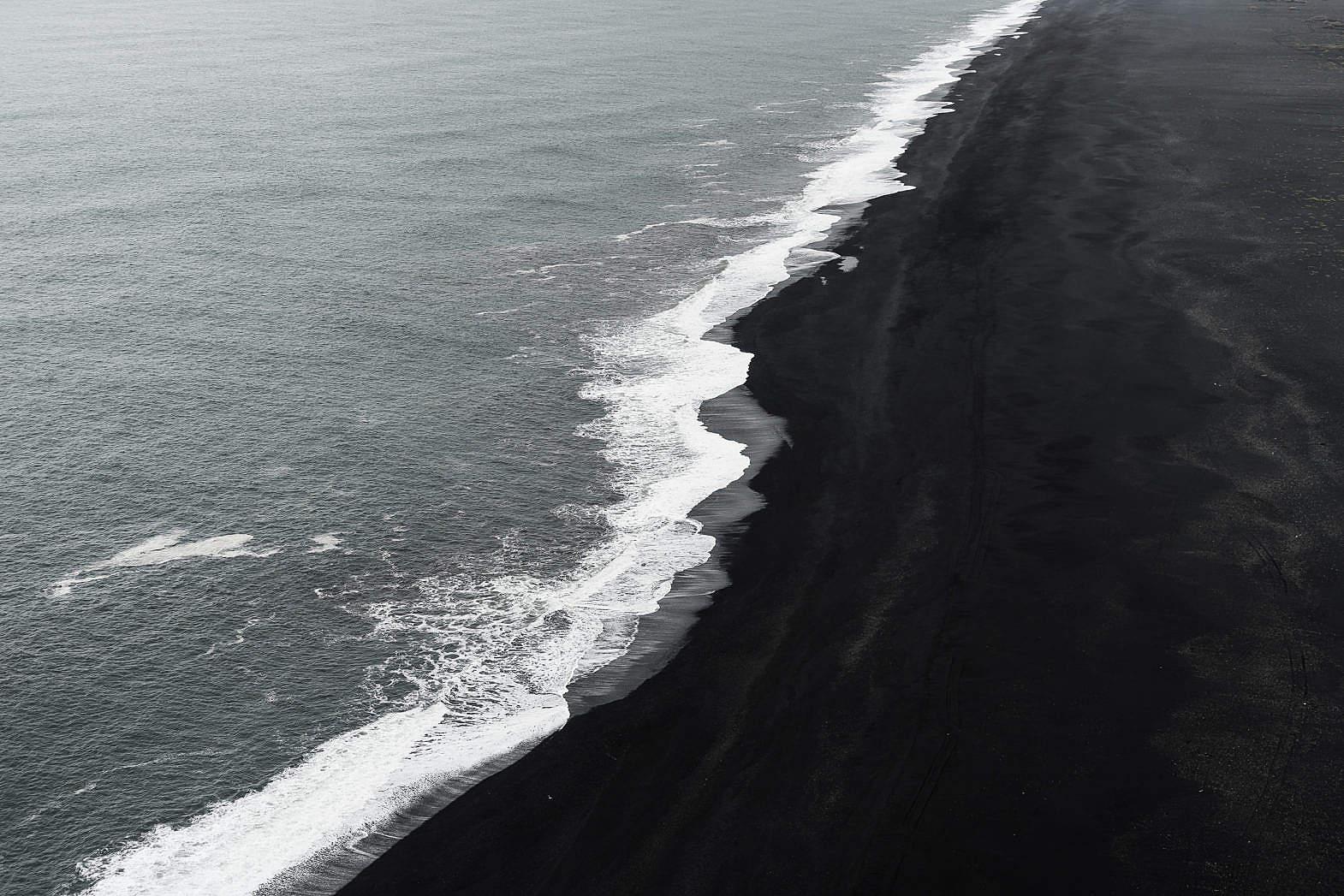 1570x1047 Black Beach Shoreline on Iceland Free