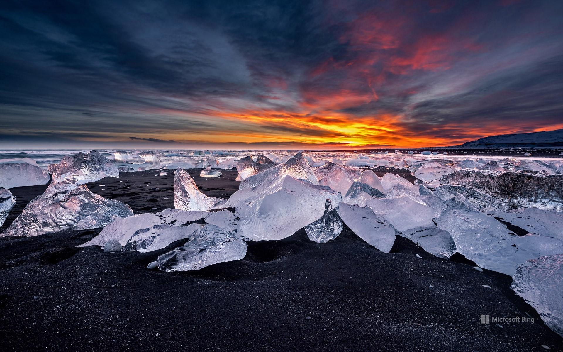 1920x1200 Diamond Beach across from Jökulsárlón, a glacier lagoon in Iceland