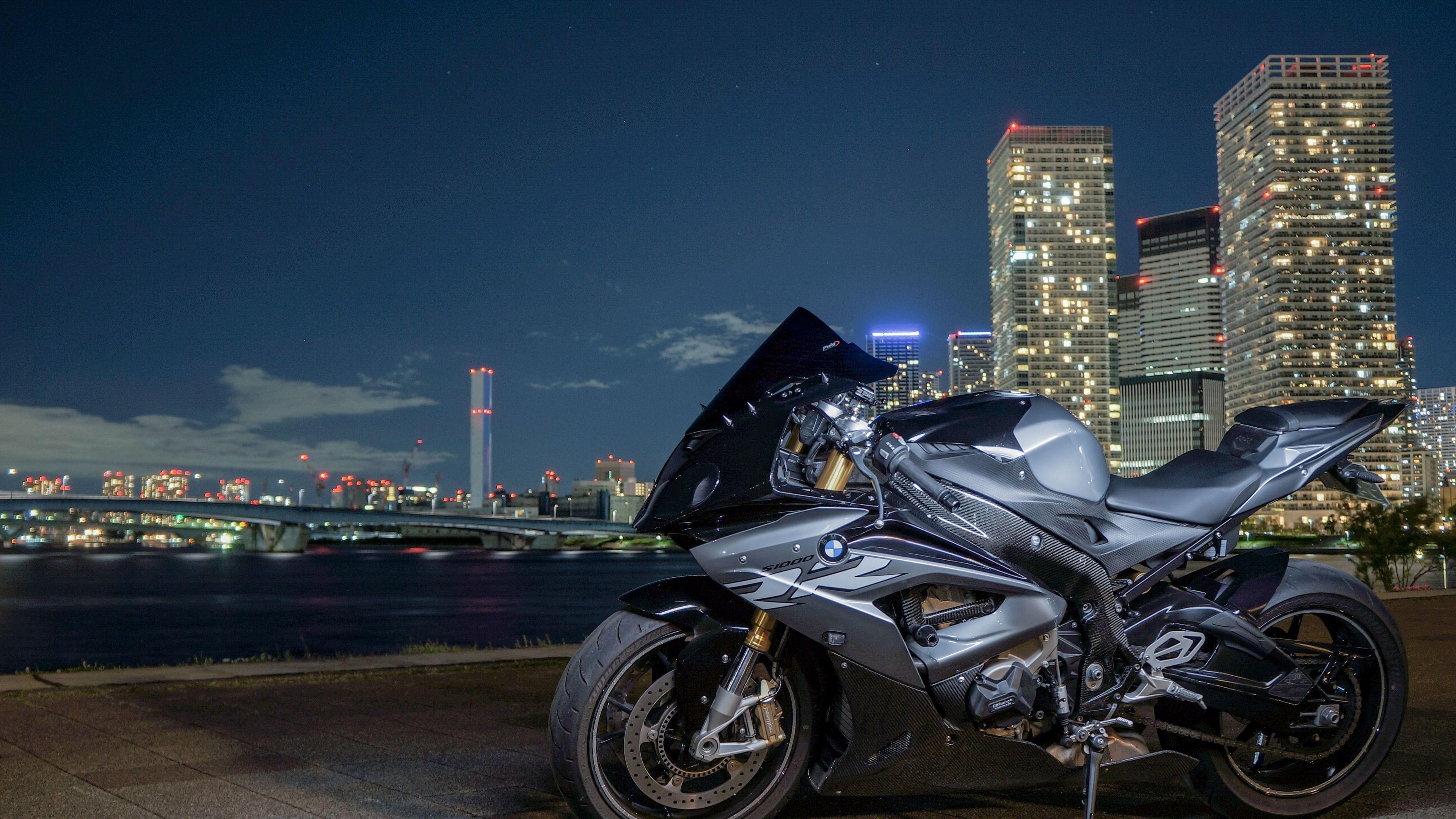 3840x2160 BMW Moto Wallpaper