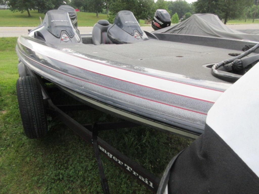 1024x768 Ranger Z521 Bass Boat / 250 Evinrude Outboard $000