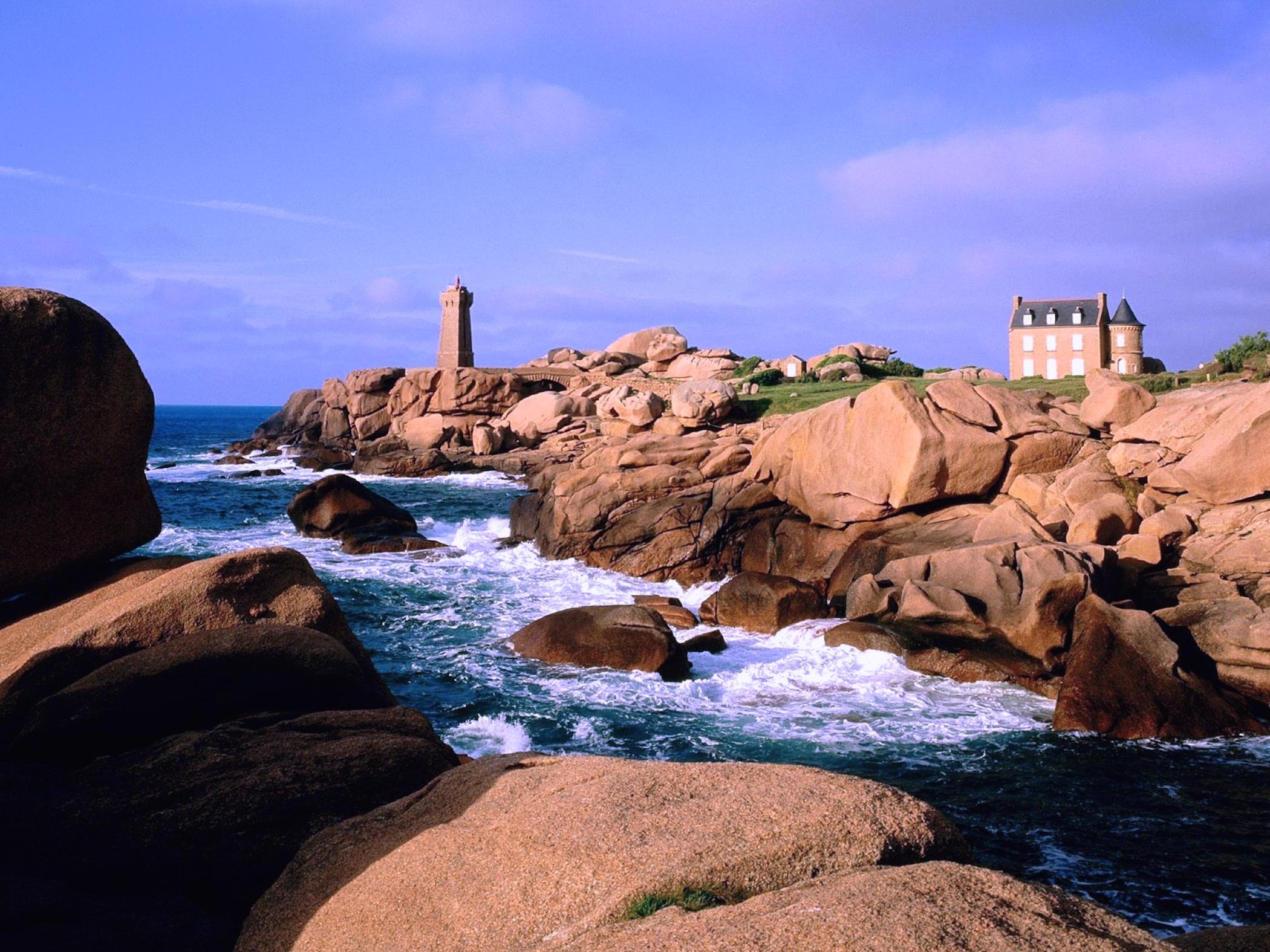 2100x1575 France Pink Granite Coast Ploumanach Lighthouse Wallpaper