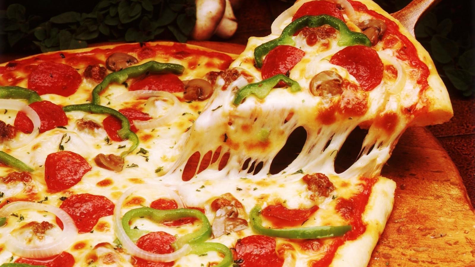 1600x900 Pepperoni Pizza Desktop Wallpaper 61653