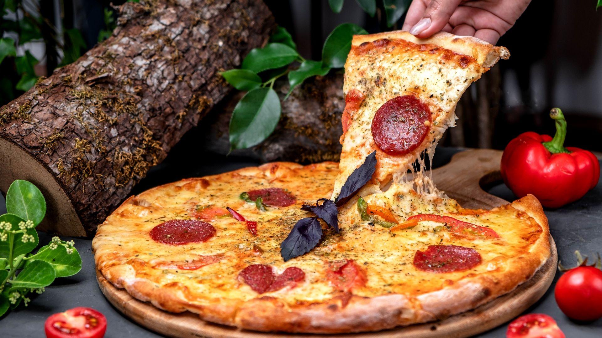 1920x1080 Desktop wallpaper delicious pizza, food, HD image, picture, background, ebde76