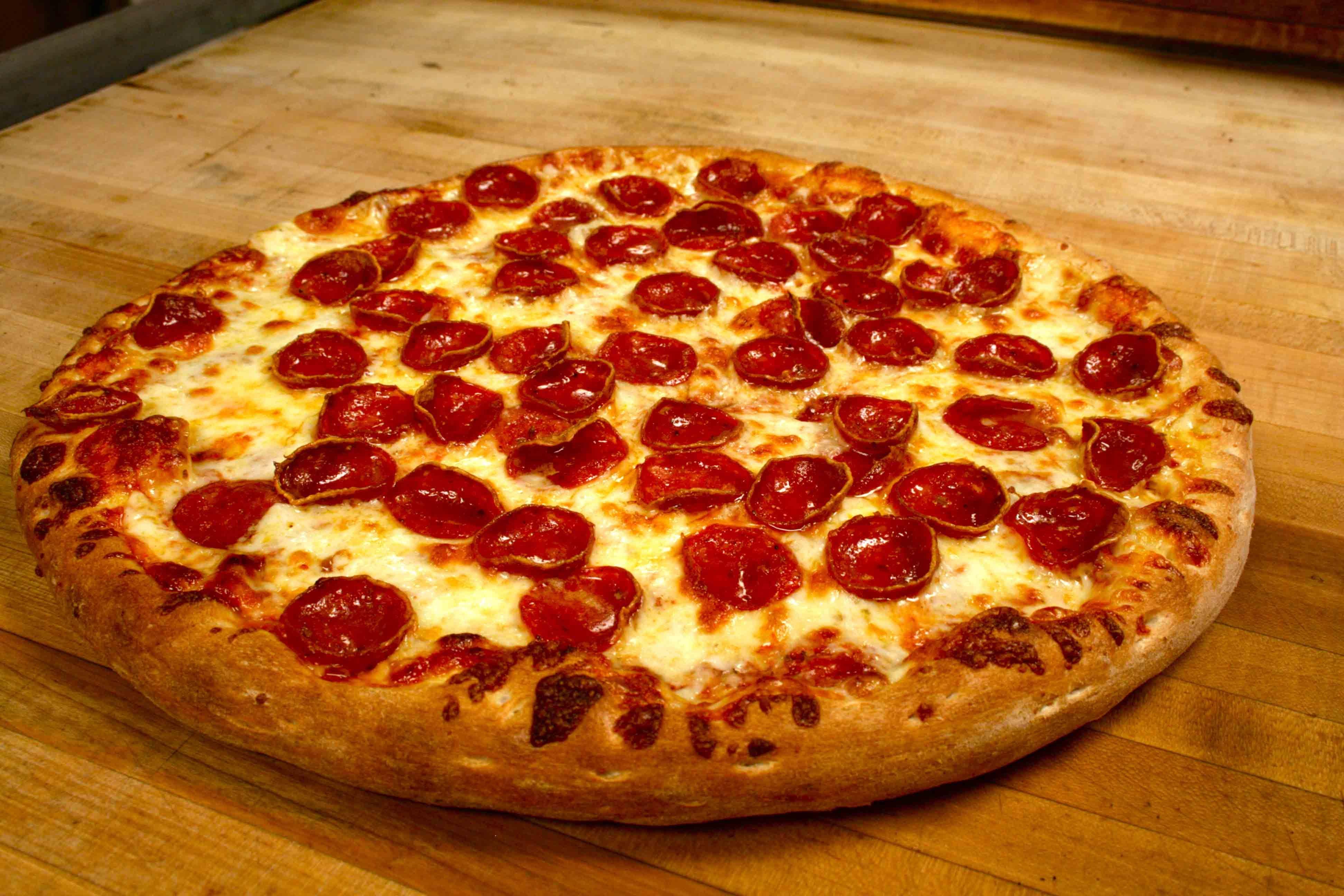 3888x2592 Pizza Pepperoni One Of The Best Topping Ever! Origine: Italian American. Pizza, Pizza Wallpaper, Classic Pepperoni Pizza