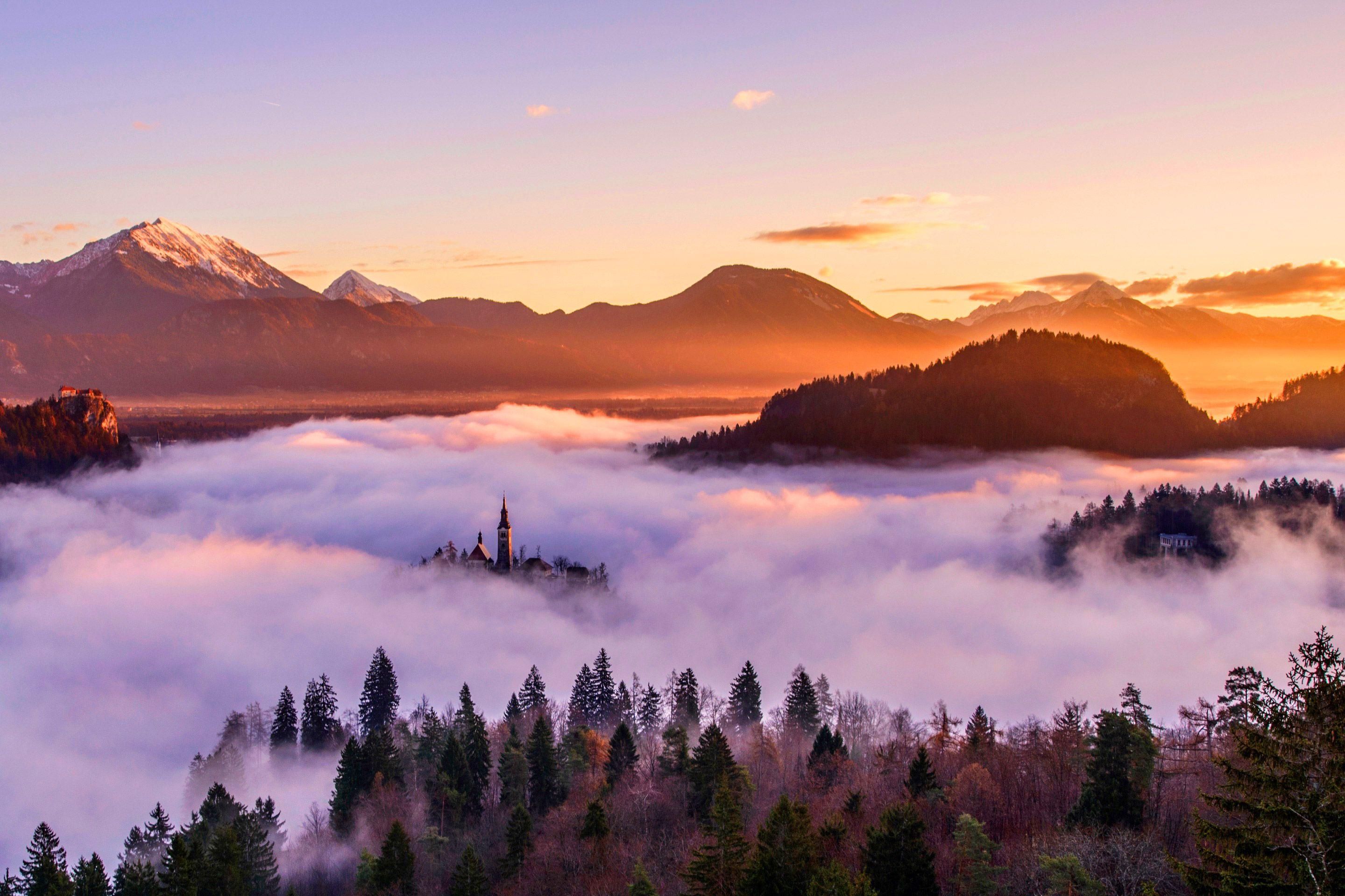 2880x1920 Sunset In Mountains Wallpaper