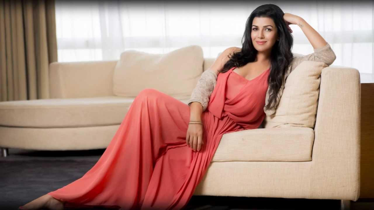 1280x720 Nimrat Kaur Hot Unseen Bikini Image, Photo, Wallpaper