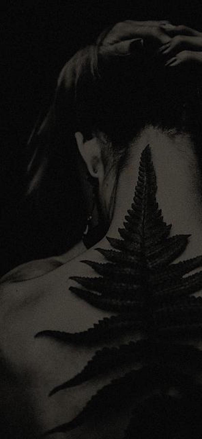 828x1792 Black iPhone XR Wallpaper