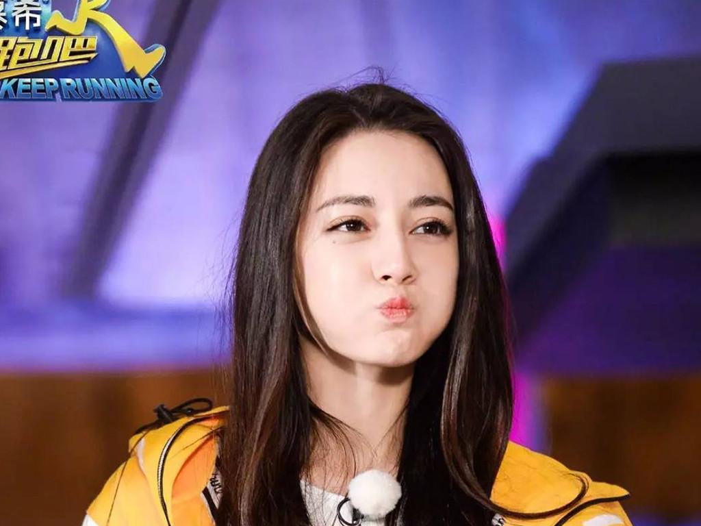 1024x768 Dilraba Dilmurat leaves Keep Running