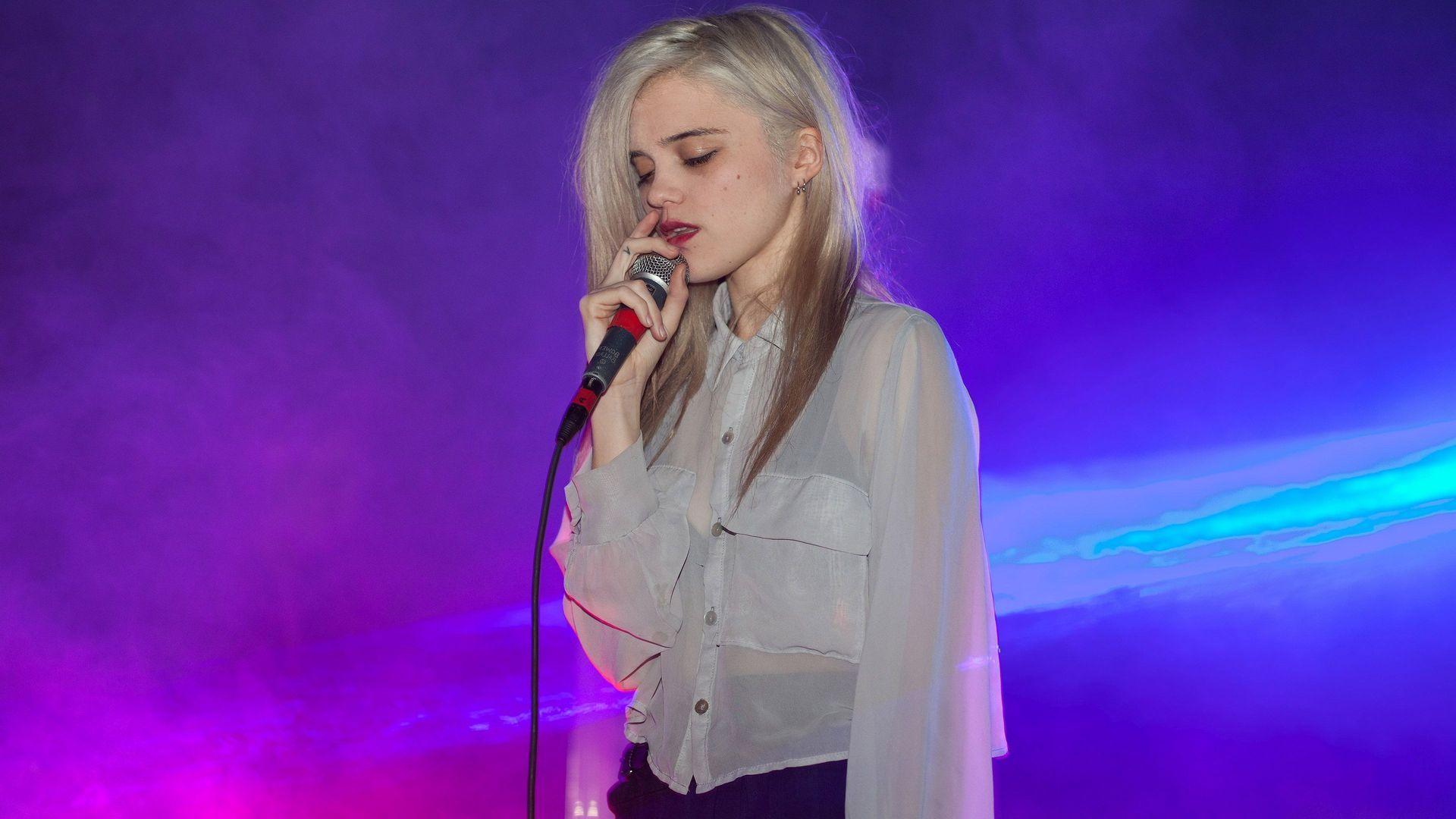 1920x1080 Sky Ferreira on the stage desktop wallpaper. Sky ferreira, Sky, Model