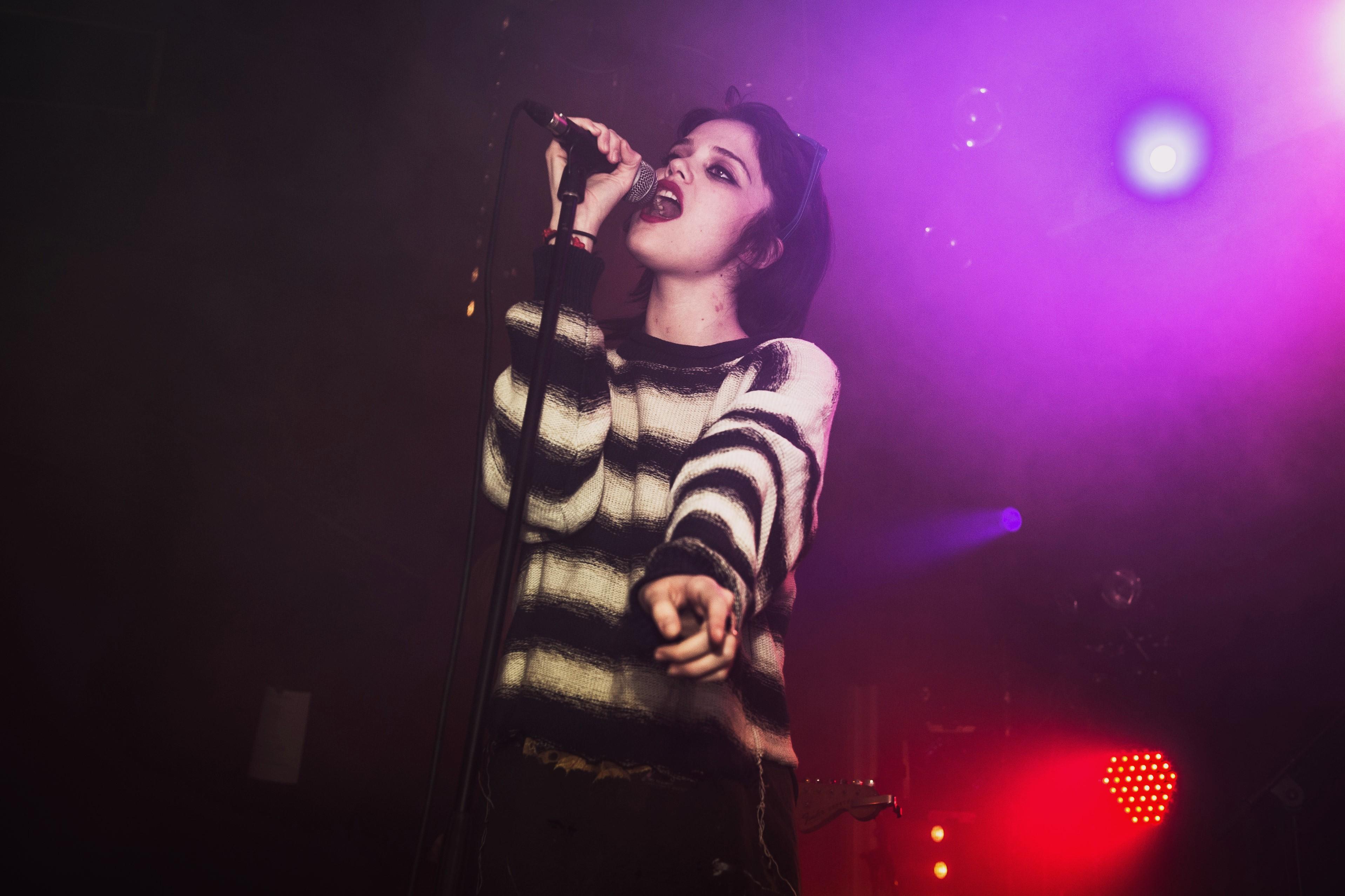 3835x2557 Sky Ferreira Performing Wide Wallpaper 60278 3835x2557px
