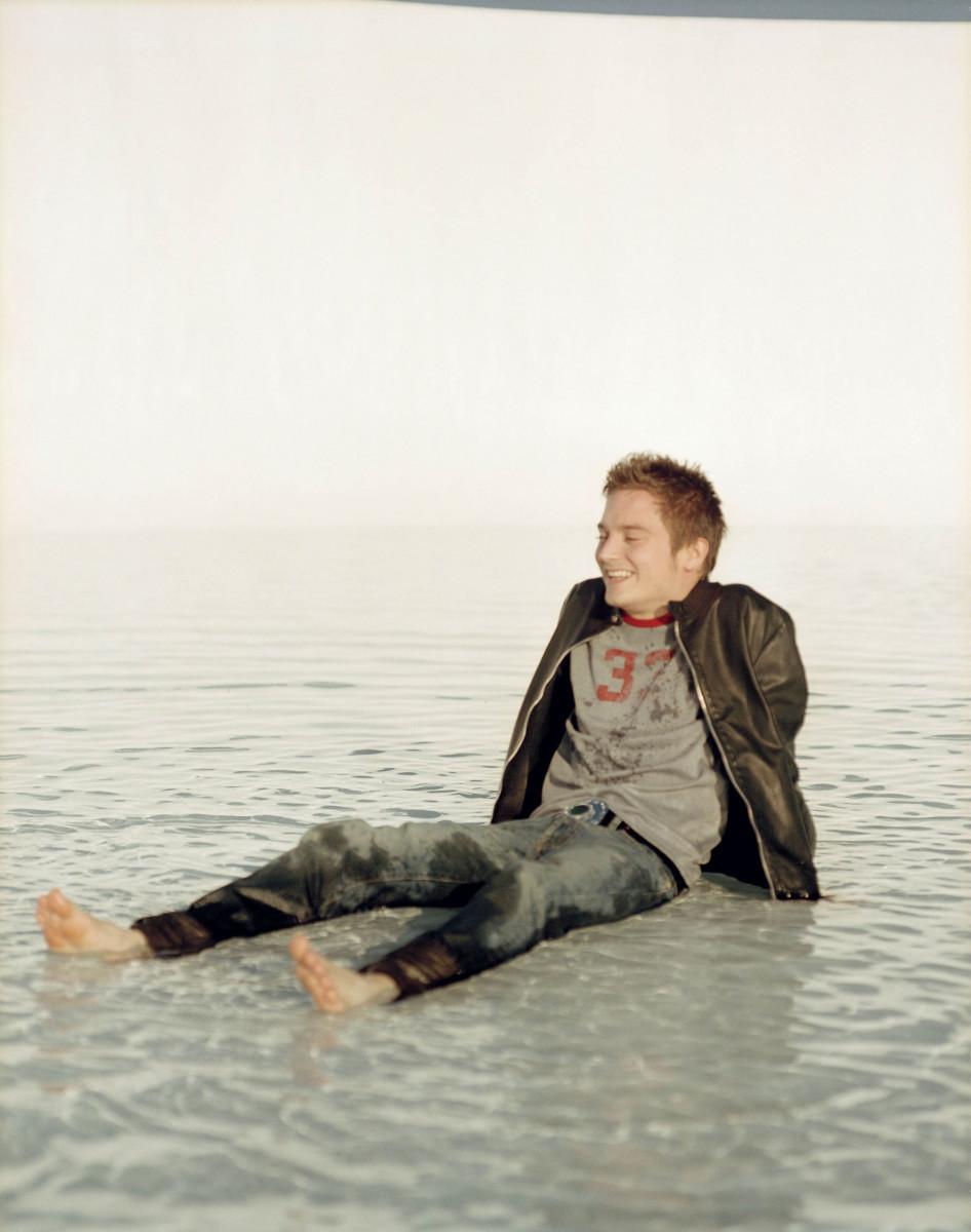 946x1200 Elijah Wood wallpaper