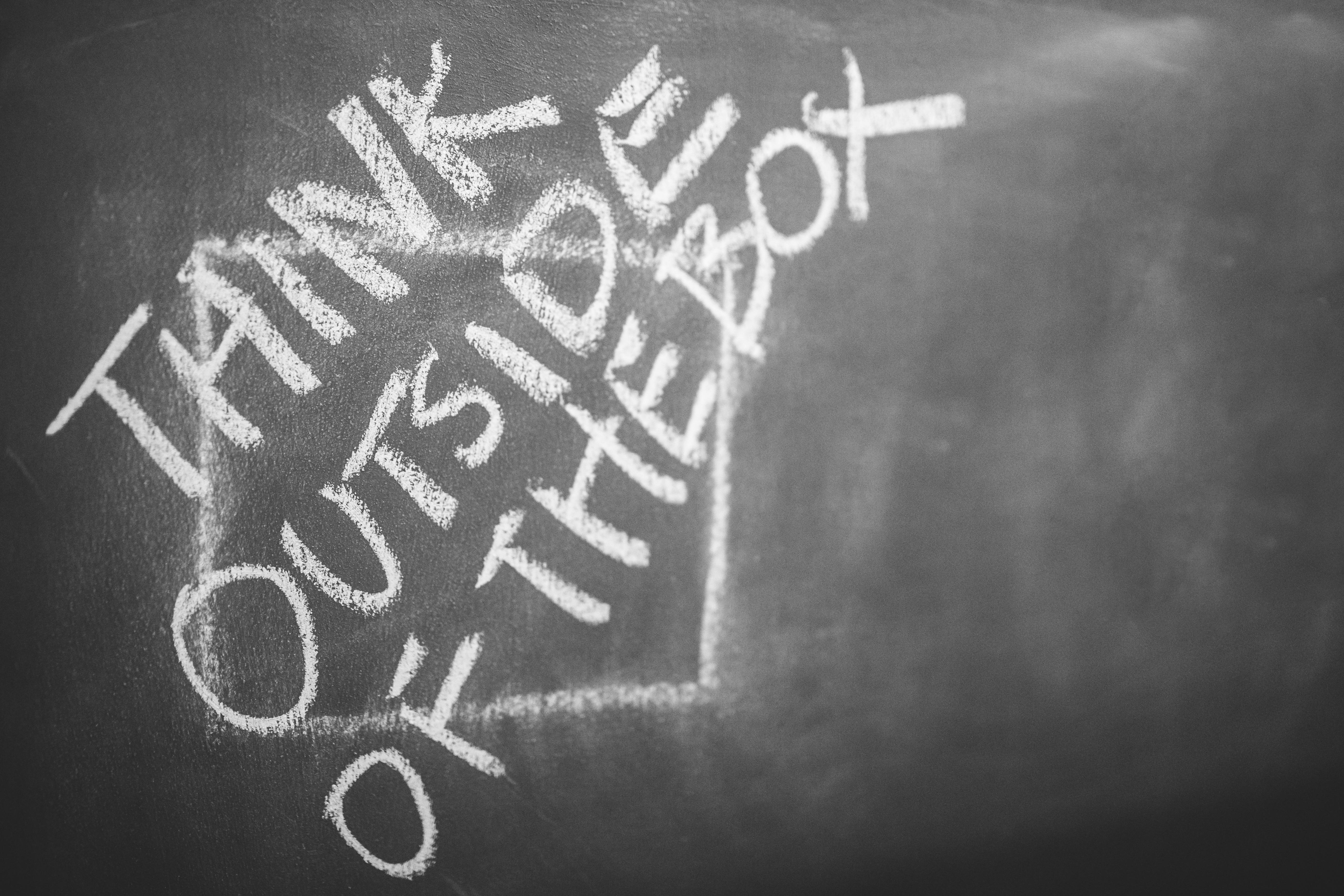 5200x3467 Think outside of the box · Free