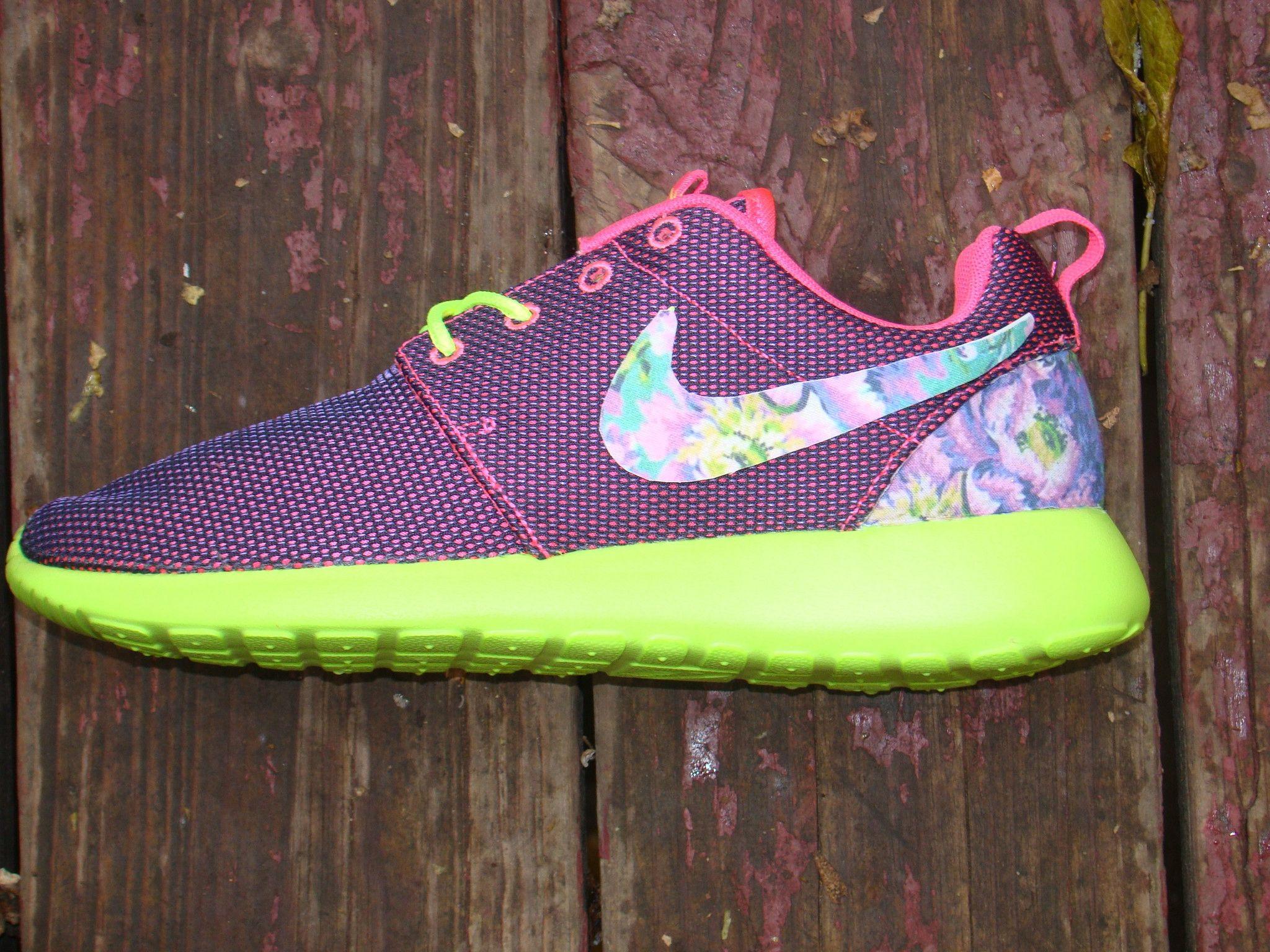 2048x1536 Nike Floral Wallpaper