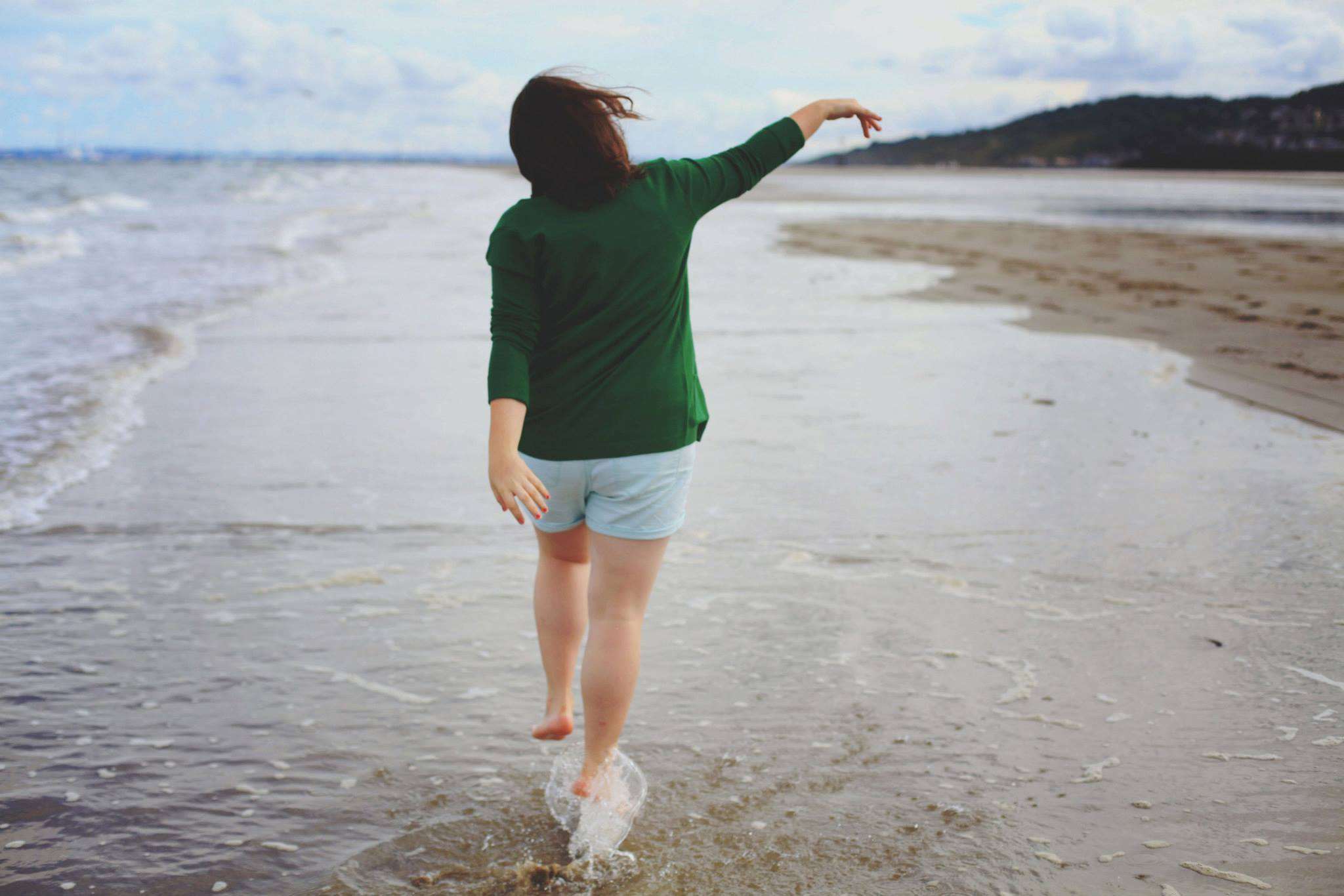 2048x1366 alone, barefoot, beach, enjoyment, girl, green, happy, joy, ocean, outdoors, person, sand, sea, seashore, water, woman wallpaper