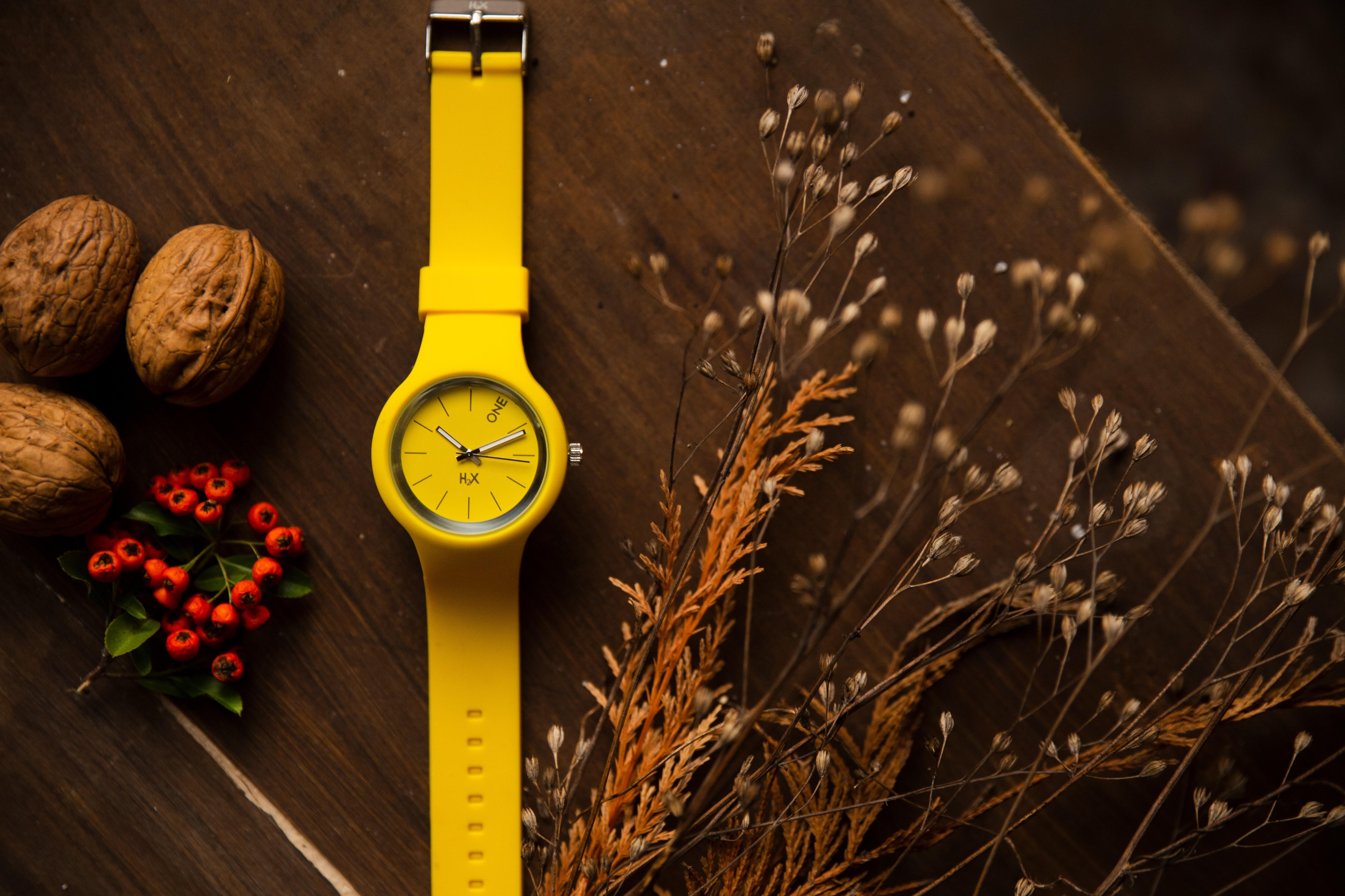 5472x3648 Yellow Watch on Tabletop · Free