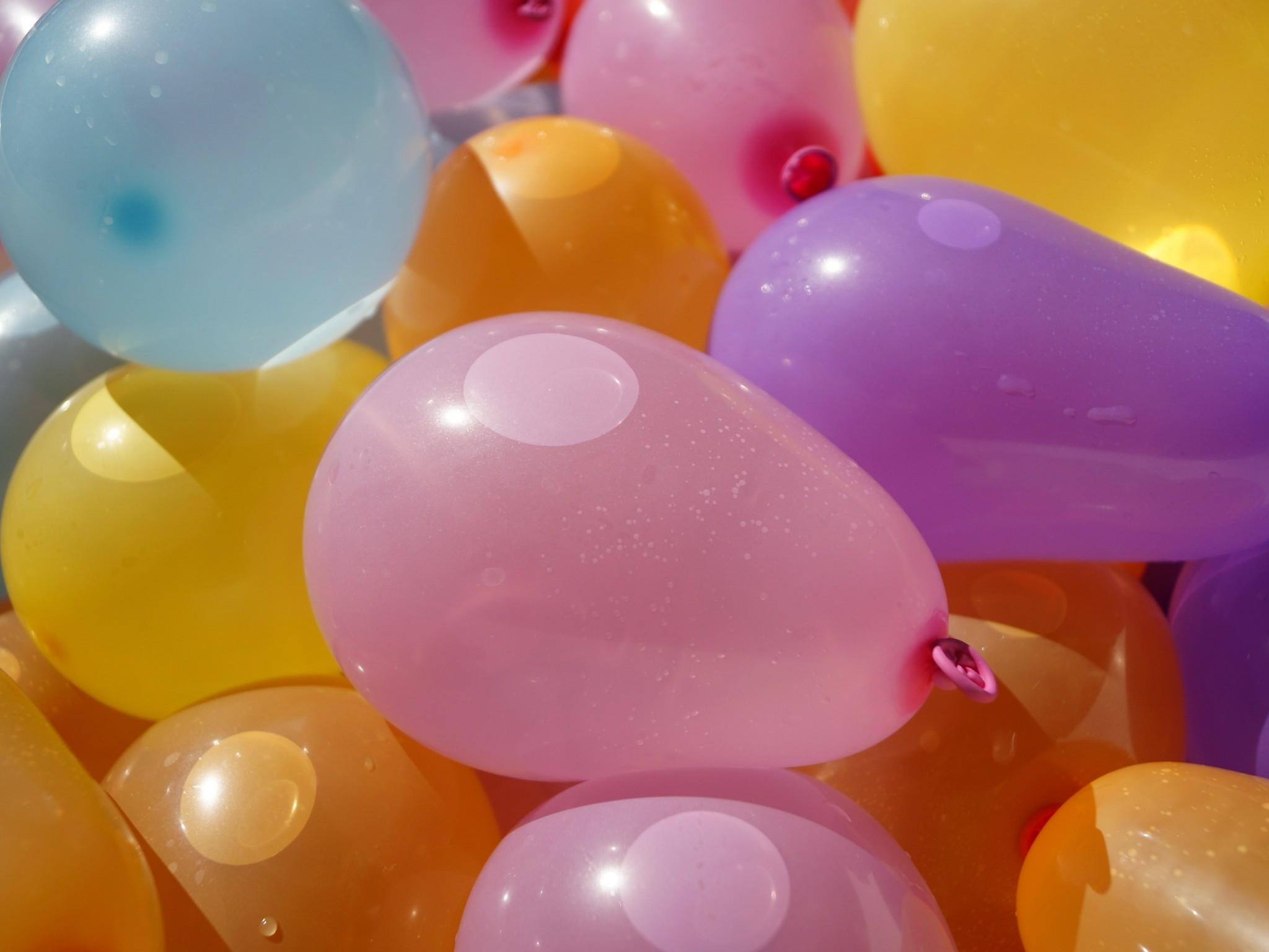 2048x1536 Download 2048x1536 Colorful Balloons, Filled With Water Wallpaper for Ainol Novo 9 Spark