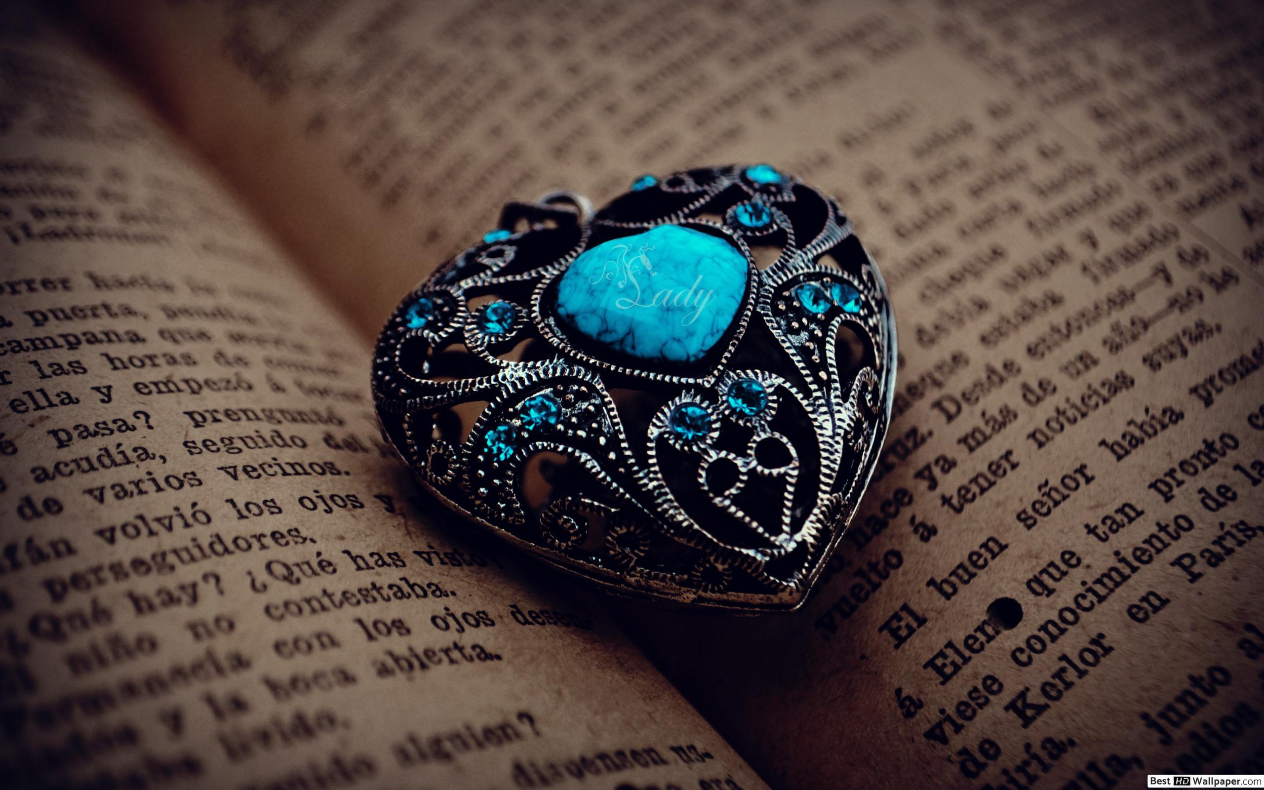 2560x1600 Valentine's day stone heart pendent HD wallpaper download
