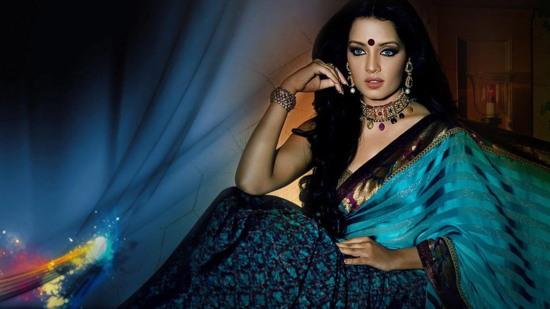 1920x1080 Celina Jaitley In Saree Hot 1080P Laptop Full HD Wallpaper, HD Indian Celebrities 4K Wallpaper, Image, Photo and Background