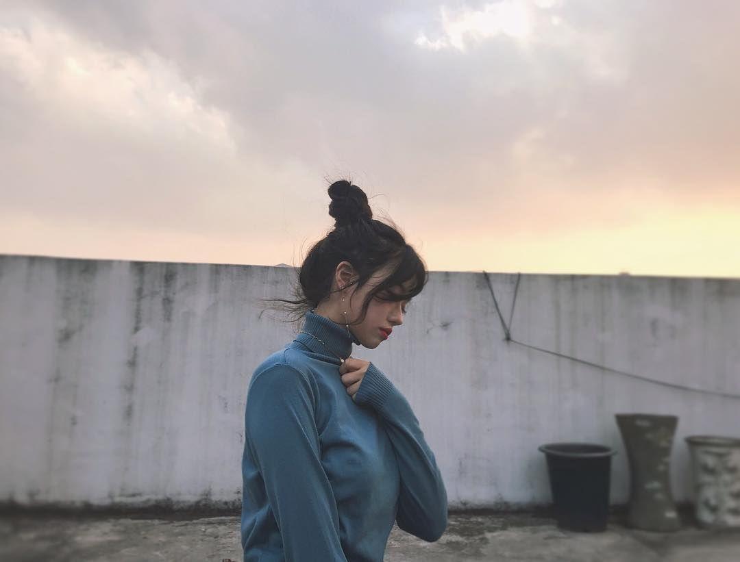 1080x821 Korean Aesthetic Girl Wallpaper