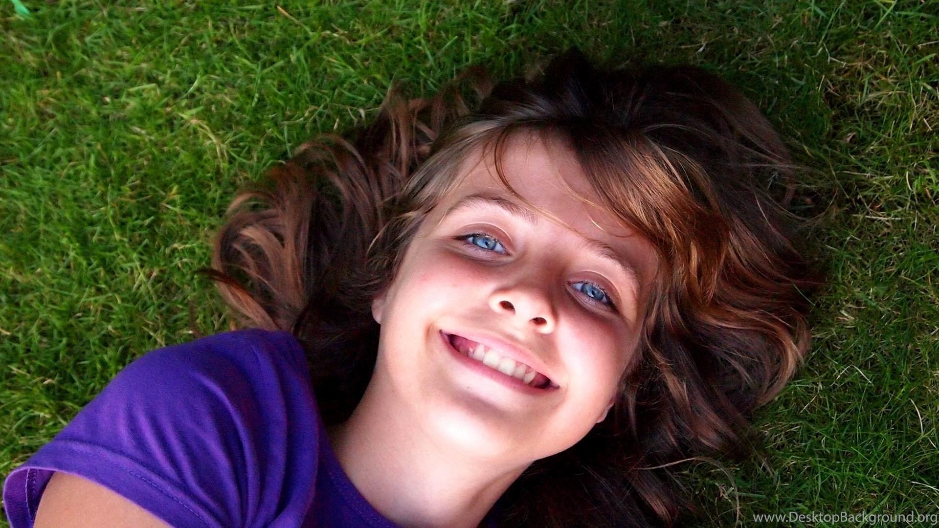 1920x1080 Beautiful Blue Eyes Baby Girl Wallpaper