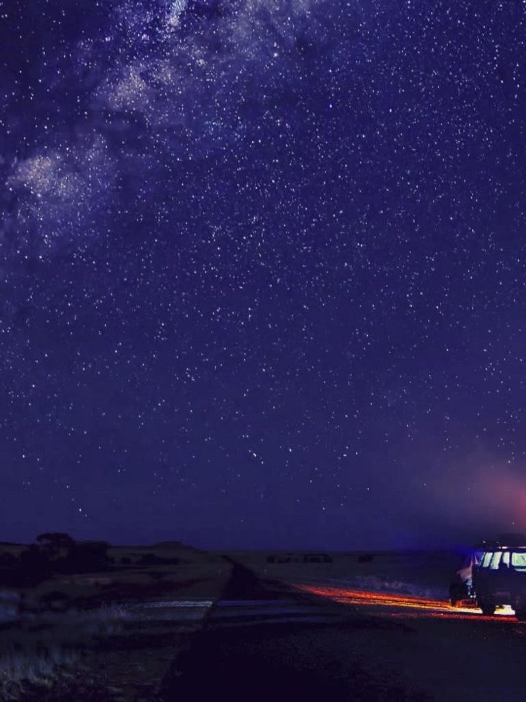 768x1024 Camp and Starry Sky iPad wallpaper