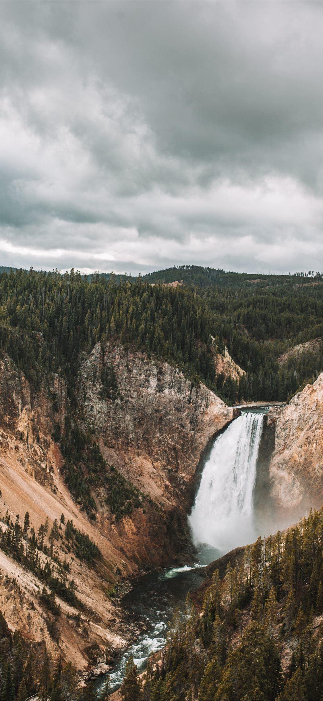 1125x2436 Best Yellowstone national park iPhone HD Wallpaper