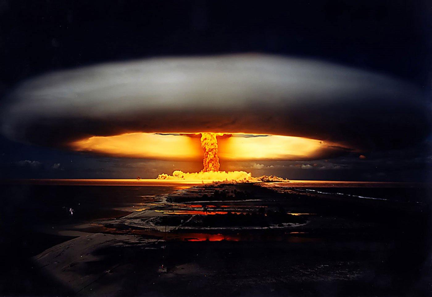 1400x963 Awesome Nuclear Explosion Image