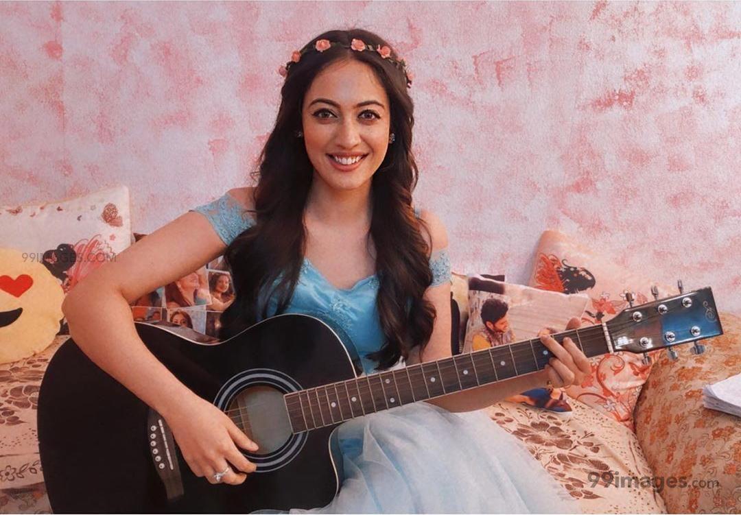 1080x751 Aditi Sharma HD Wallpaper (Desktop Background / Android / iPhone) (1080p, 4k) (1080x751) (2021)