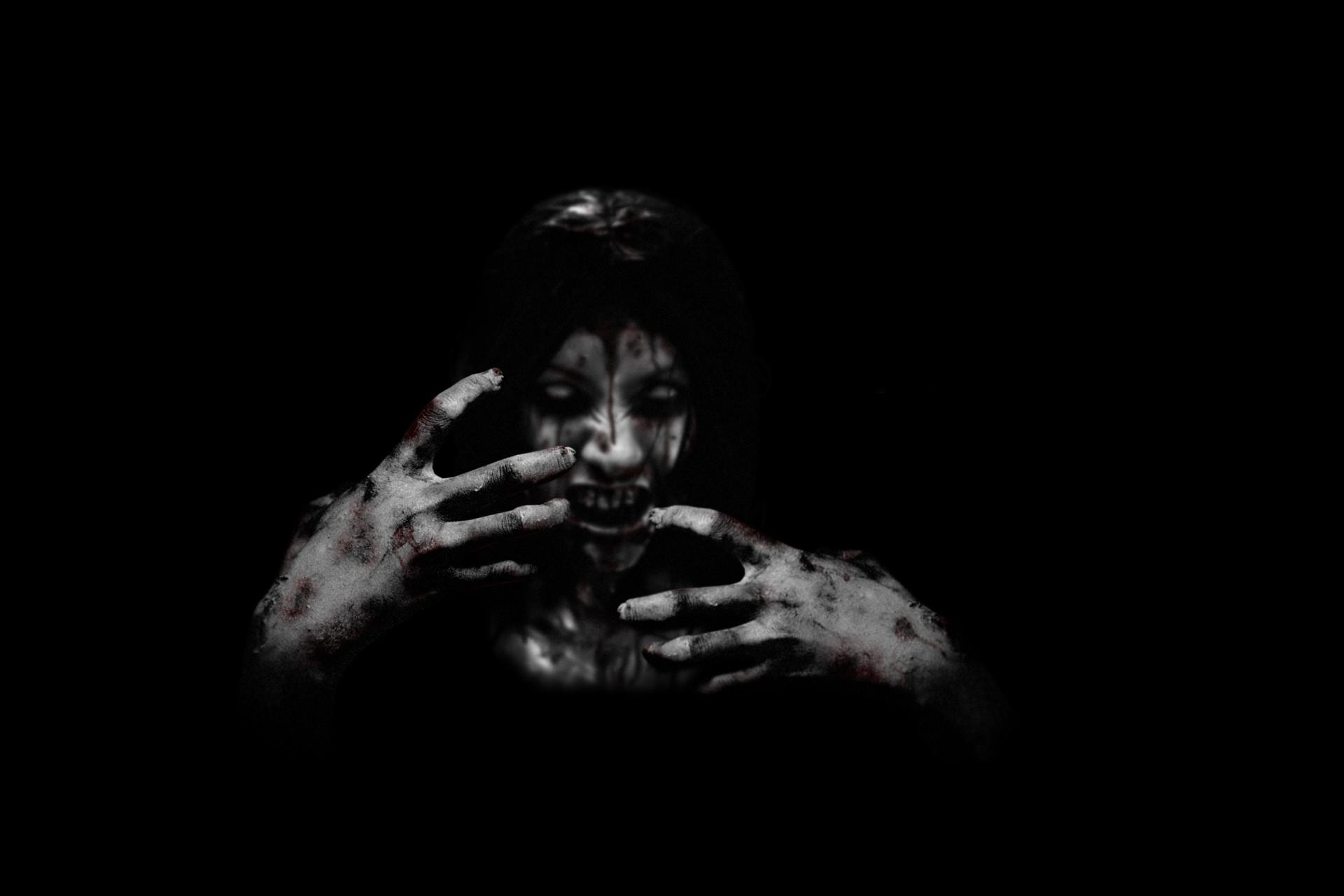 1920x1280 Scary Monster