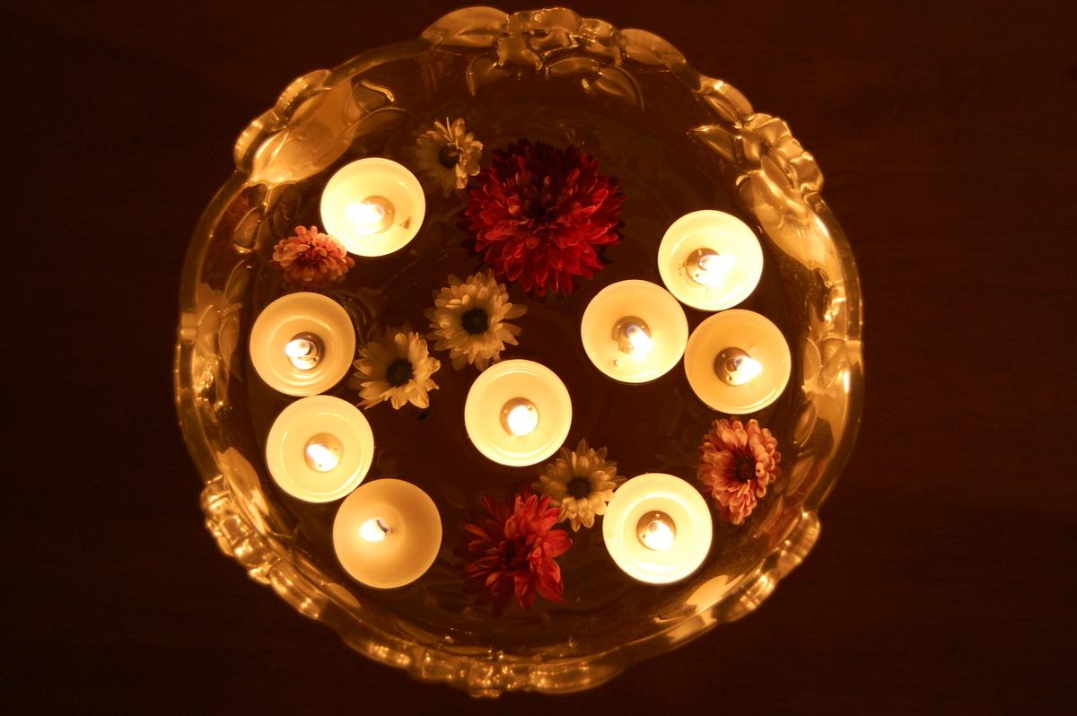 1200x798 Floating candles on Diwali