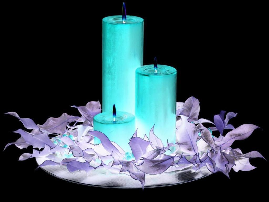 1024x768 Candles Aglow