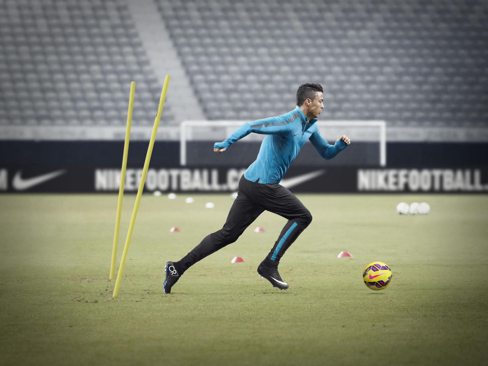 1600x1200 Cristiano Ronaldo Nike running wallpaper Ronaldo Wallpaper