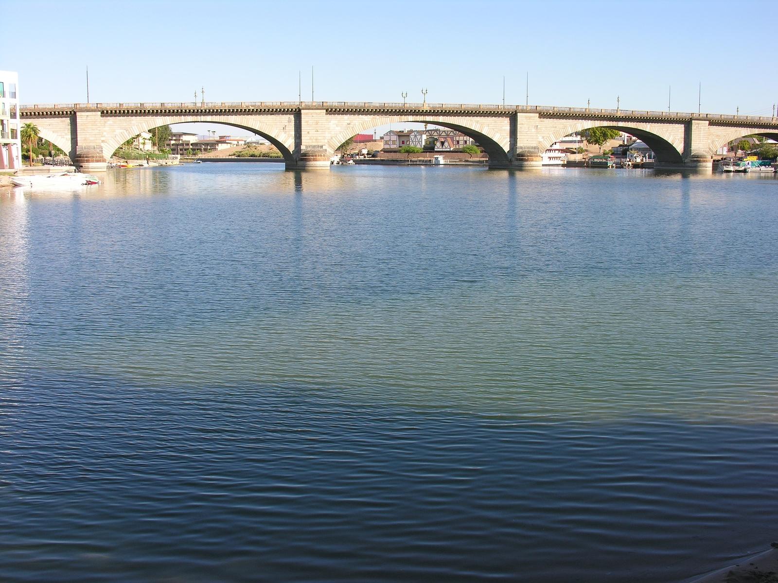 1600x1200 Lake Havasu: The treasure of the west with a touch of London's history