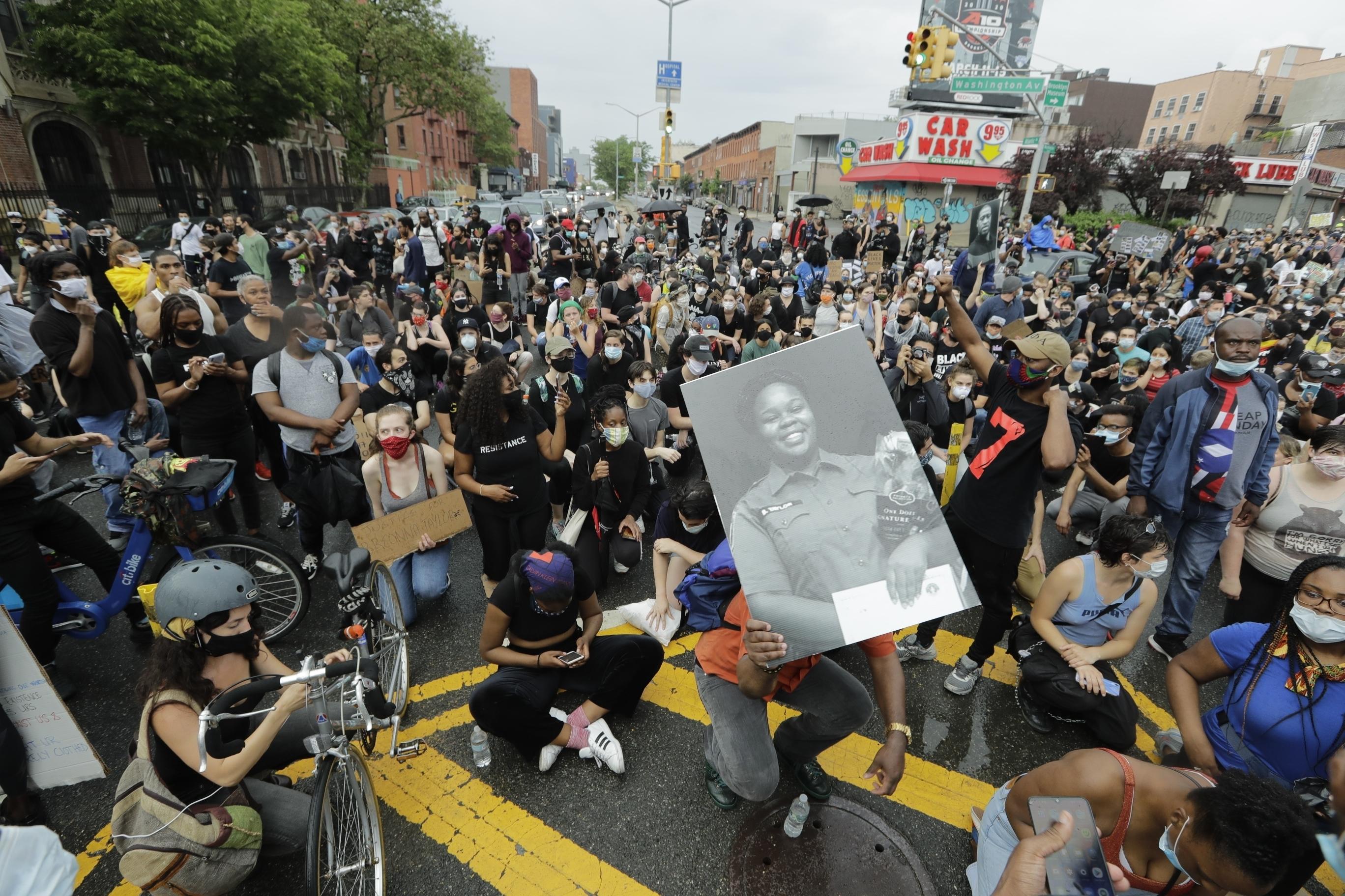 2736x1824 Photos capture nights of protests and fury in New York City over George Floyd death New York