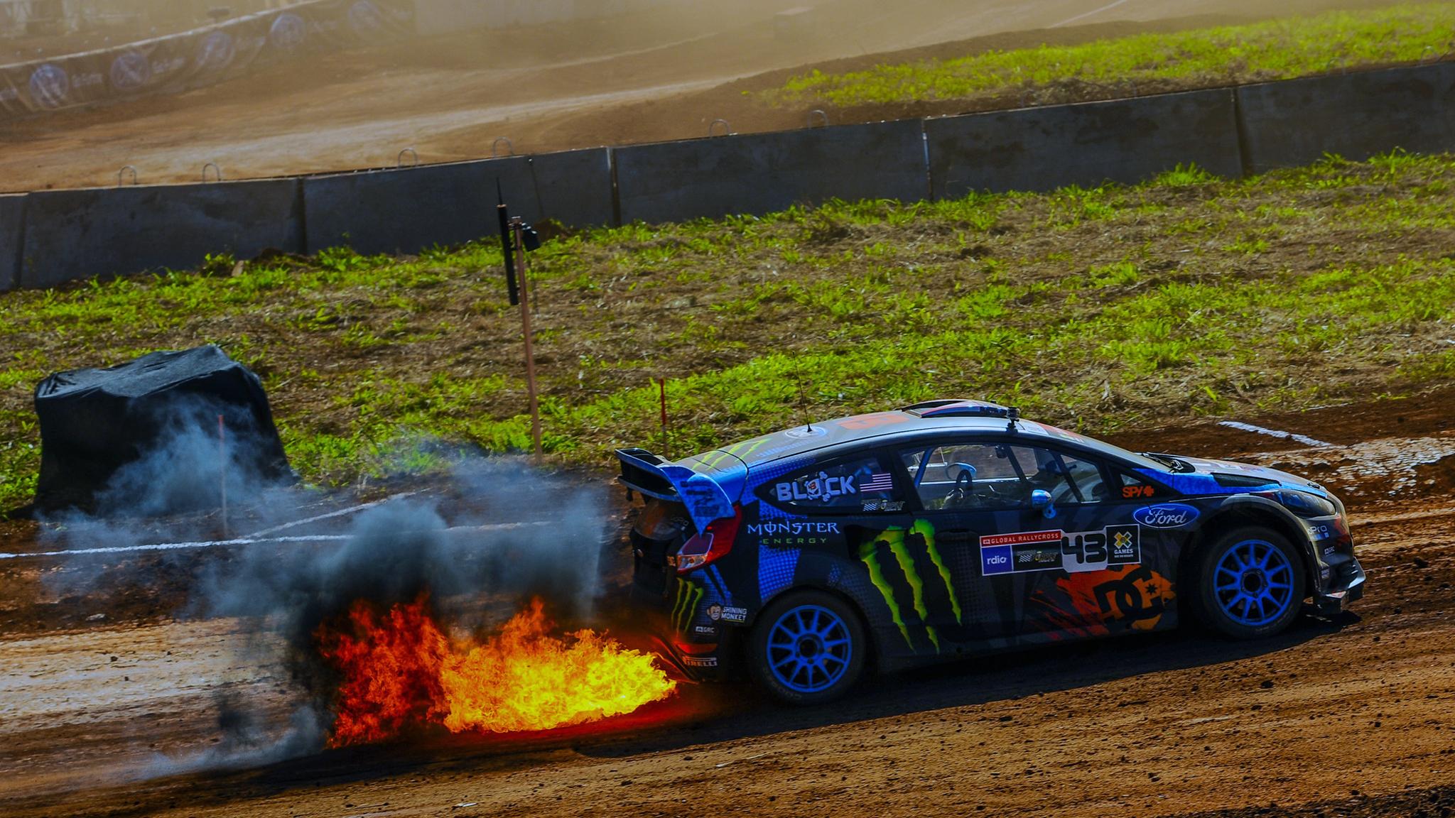 2048x1152 X Games Barcelona - rallycross spotters have their drivers' backs