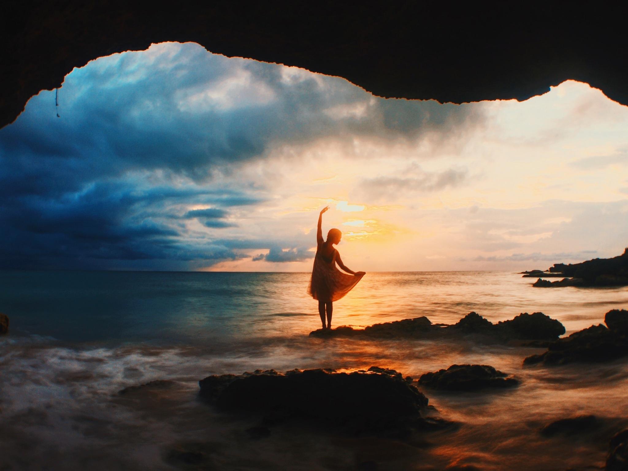 2048x1536 Wallpaper 4k Girl Nature Cave 4k Wallpaper