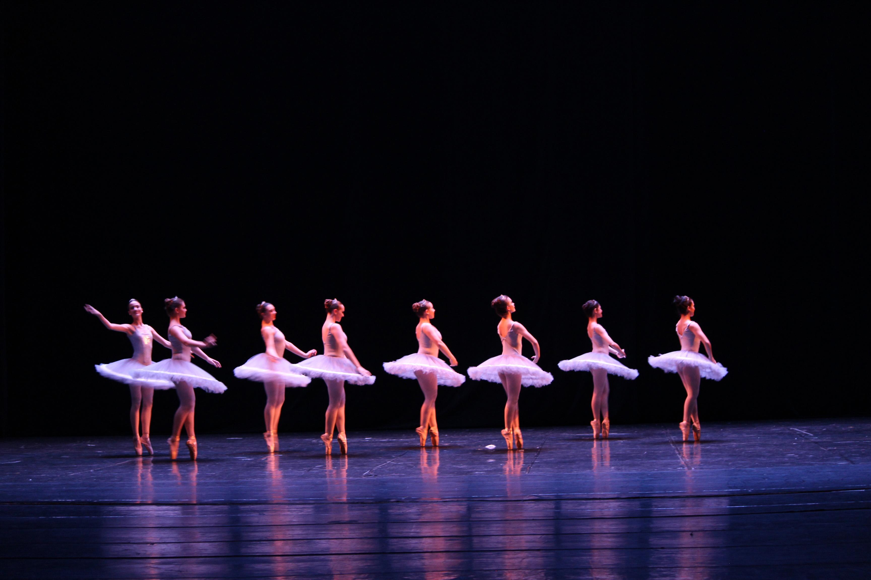 3456x2304 Download Ballet Dancers on Stage Royalty Free and Image