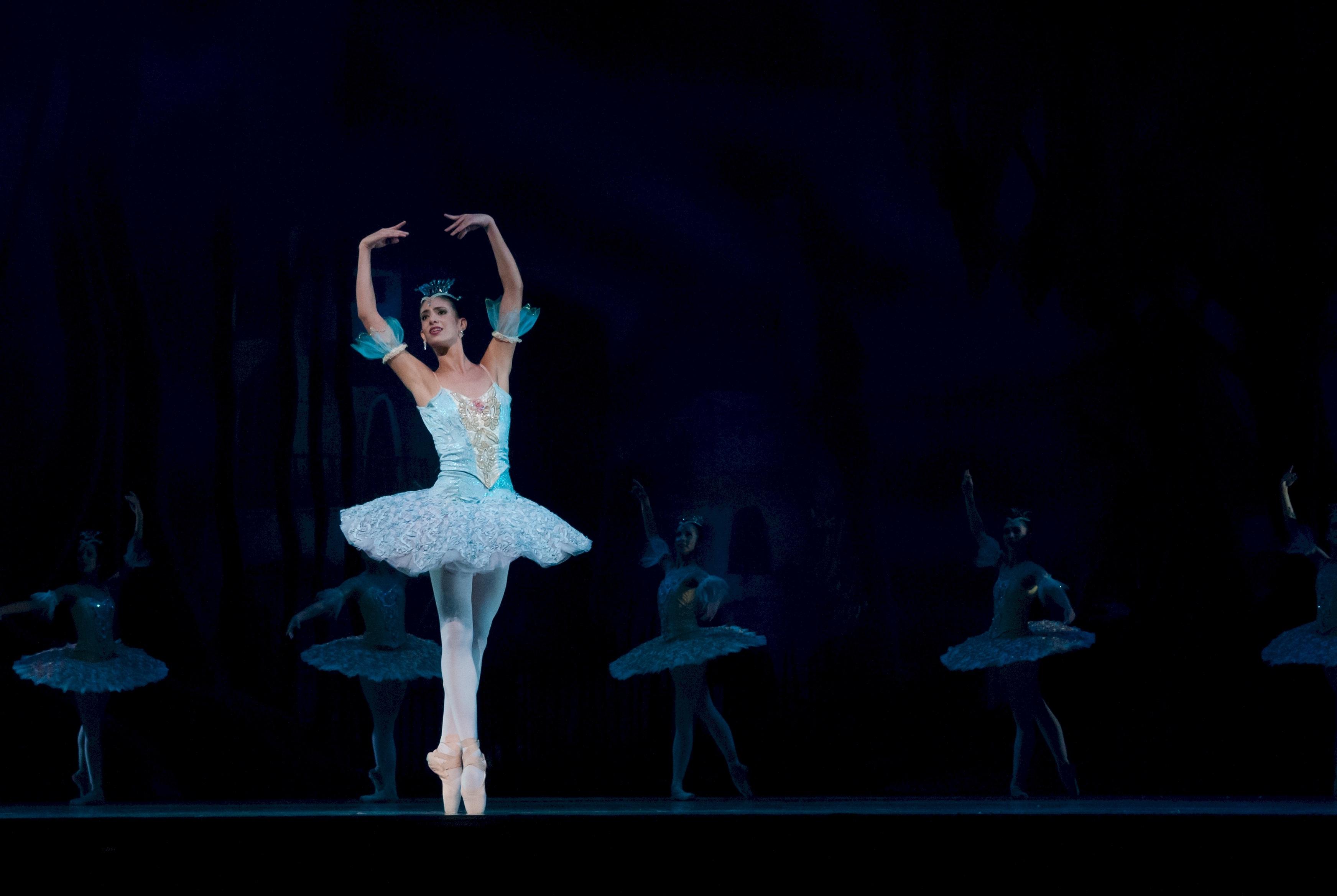 3487x2337 Woman in Blue Ballerina Dress Performing Dance · Free