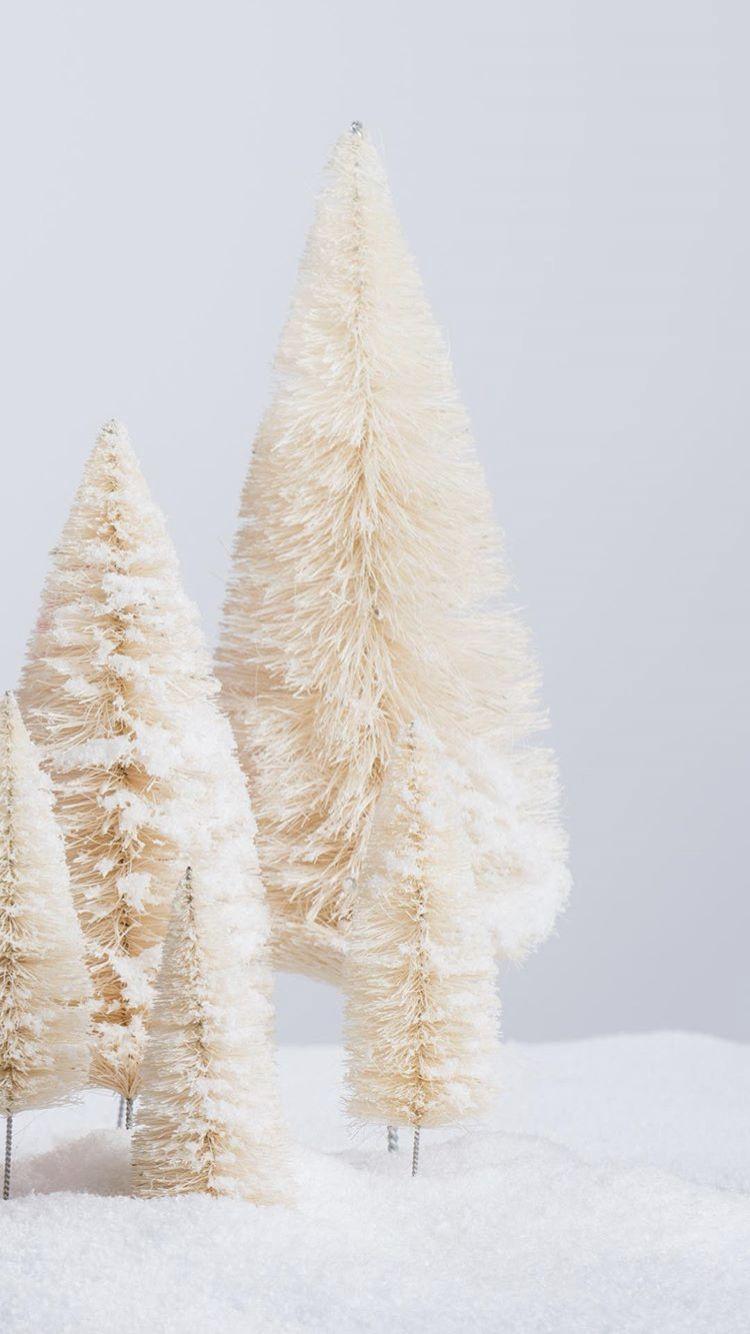 750x1334 Christmas Tree Background Wallpaper