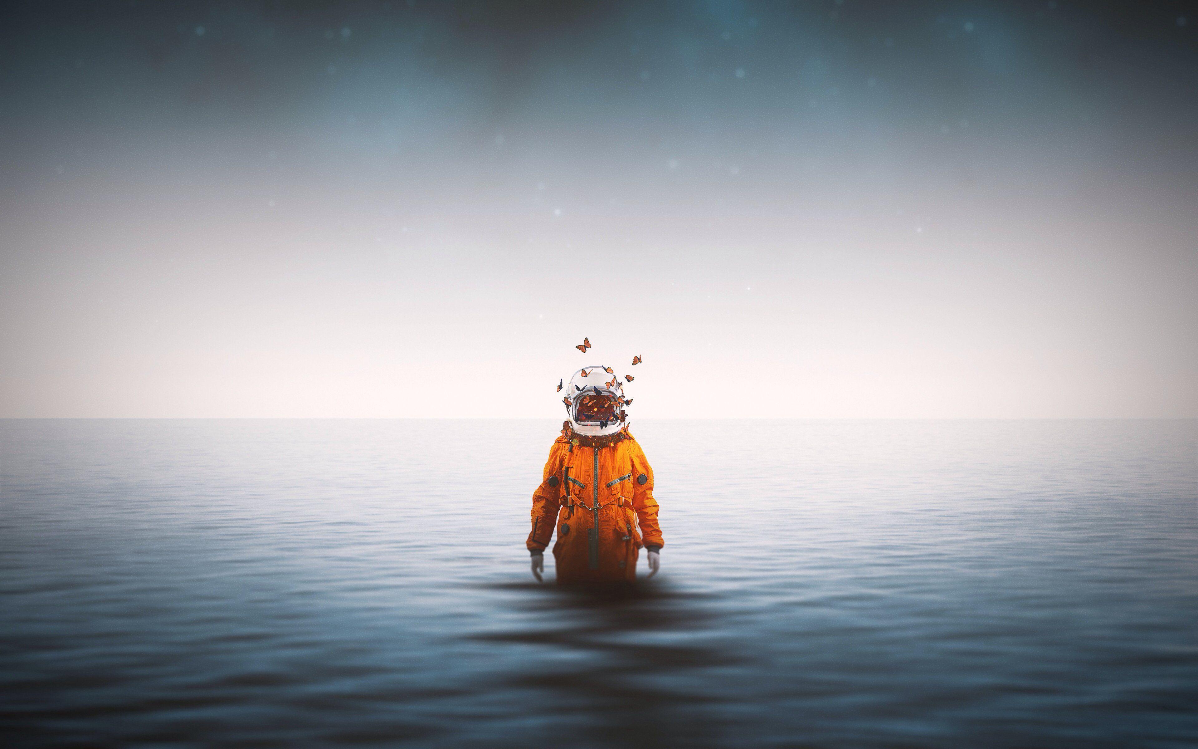 3840x2400 Cool Astronaut Wallpaper
