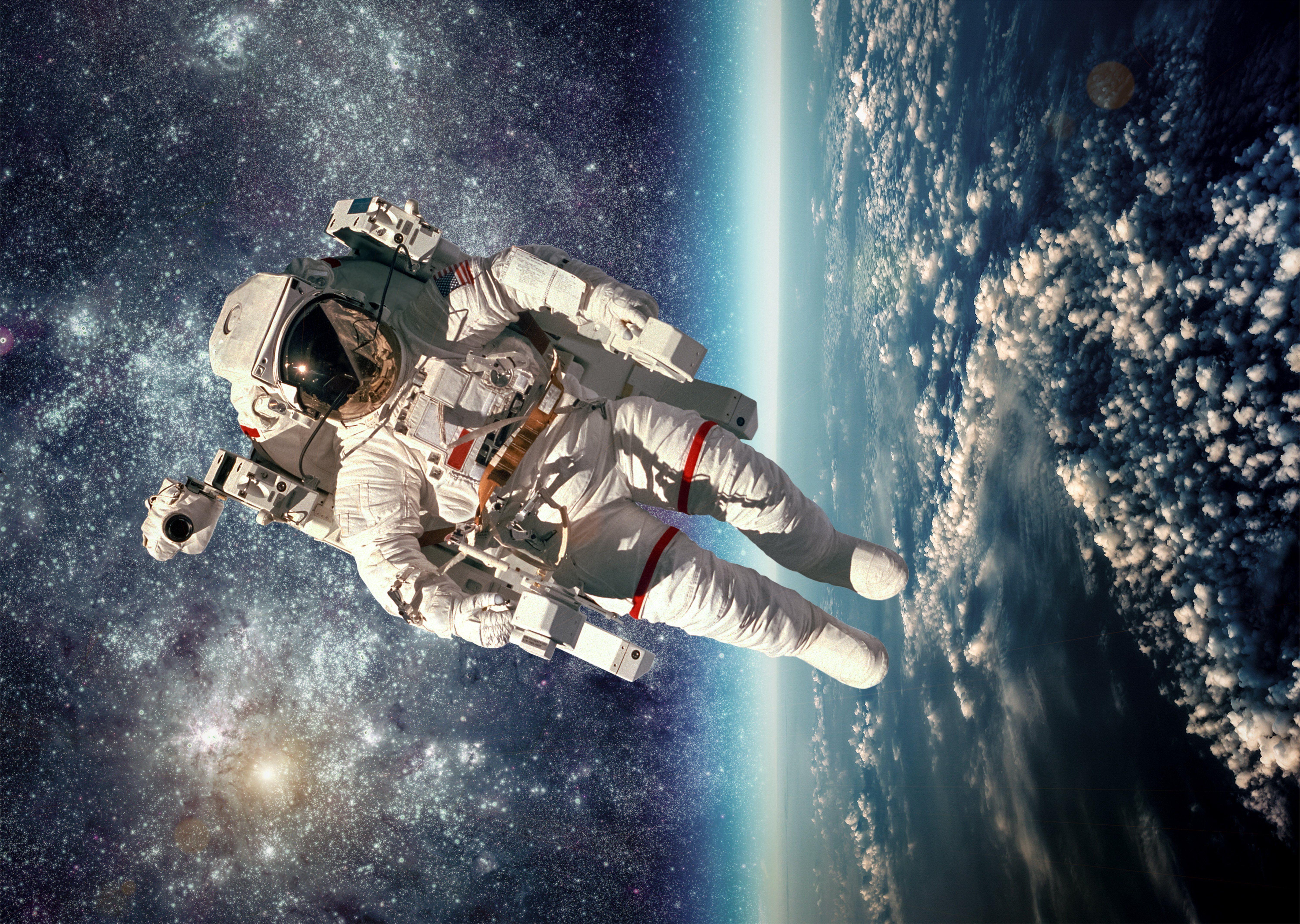 6000x4264 Astronaut in Space Wallpaper 2020