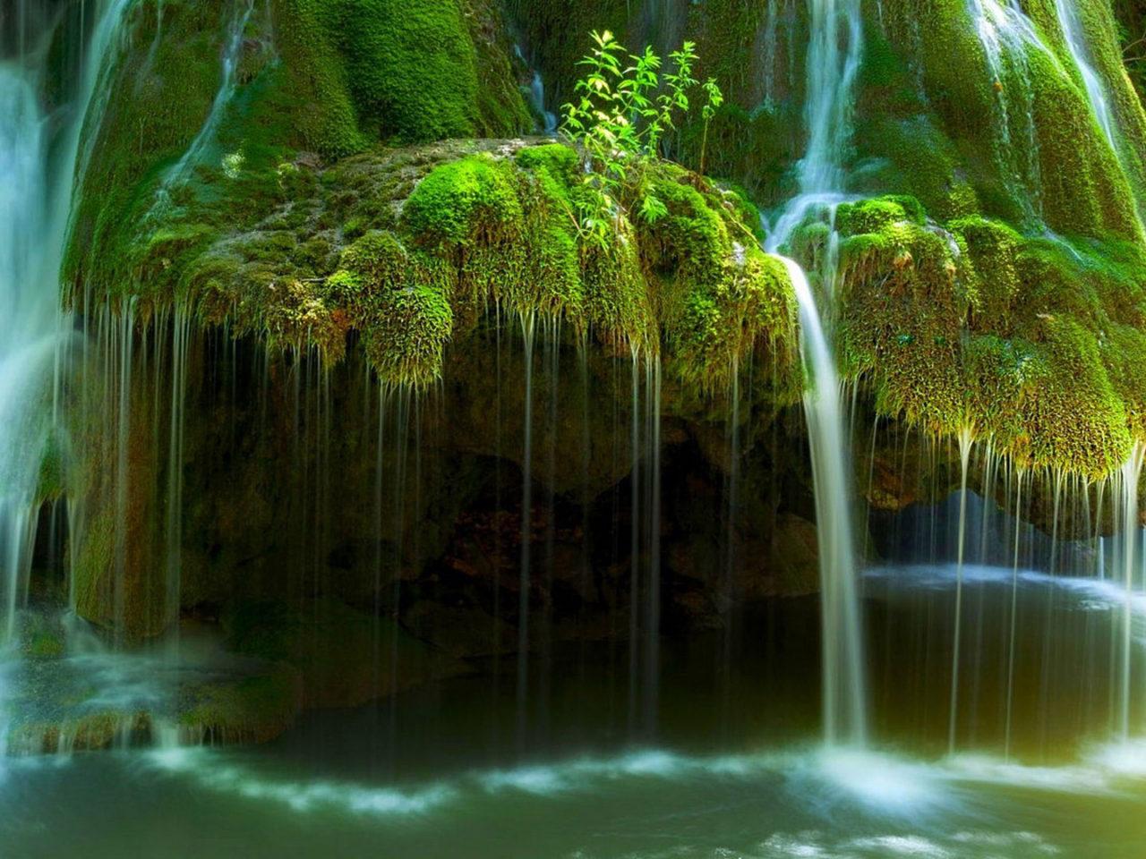1280x960 Waterfall In Romania River Rock With Green Moss Flowing Water Lake Nature Landscape Wallpaper HD 1920x1080 :