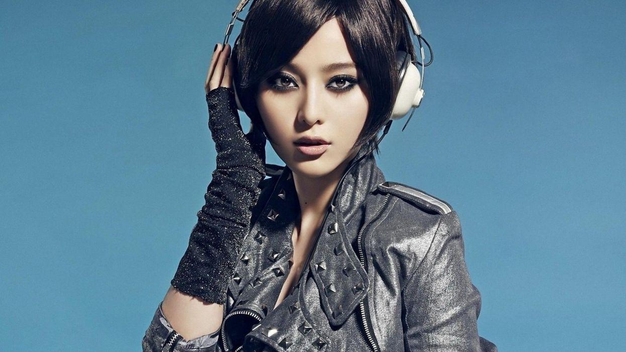 1245x700 Asian girl headphones wallpaperx1440