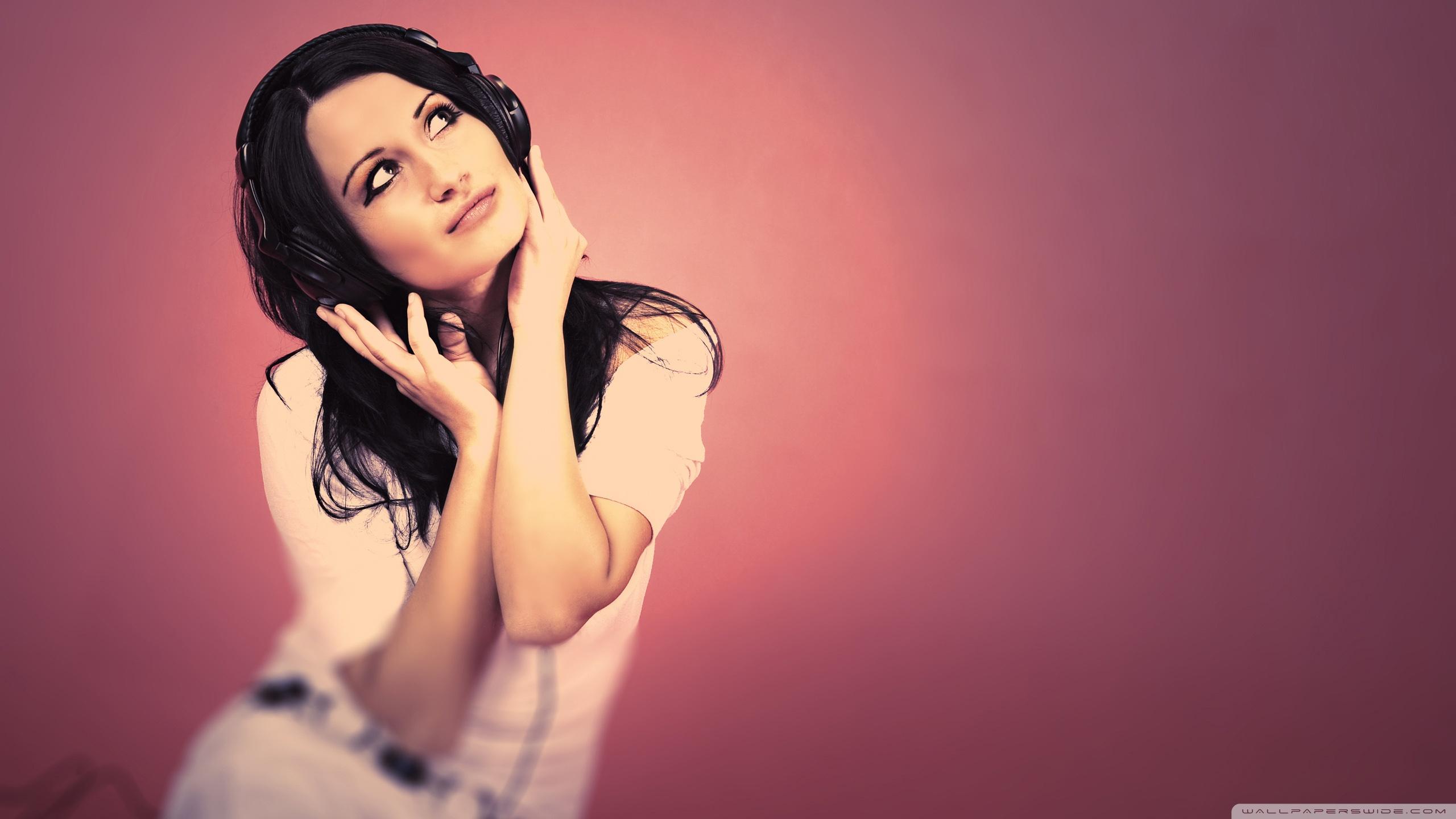 2560x1440 Girl With Headphones Ultra HD Desktop Background Wallpaper for 4K UHD TV : Tablet