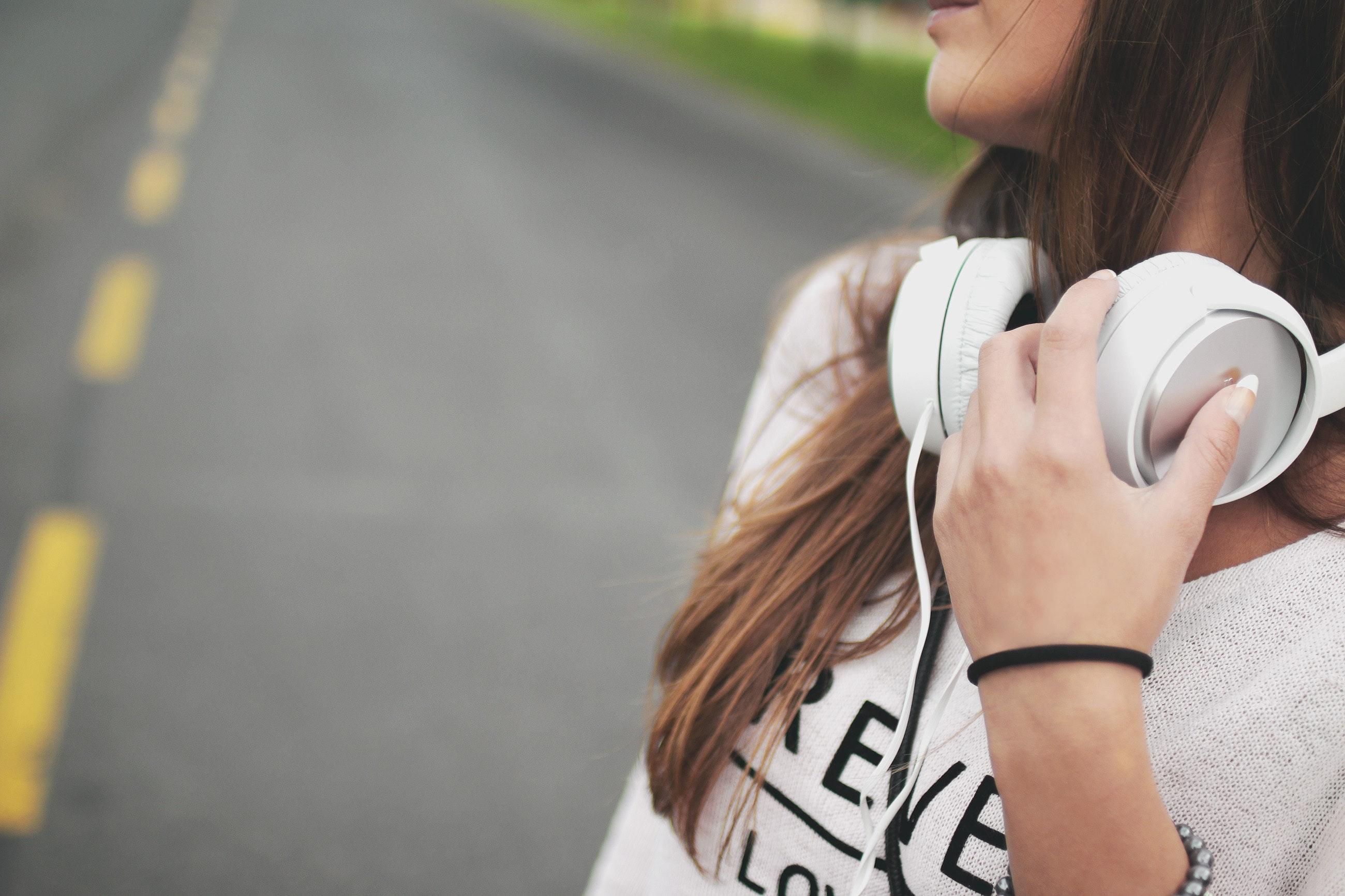 2600x1733 Beautiful Girl With Headphones Wallpaper HD